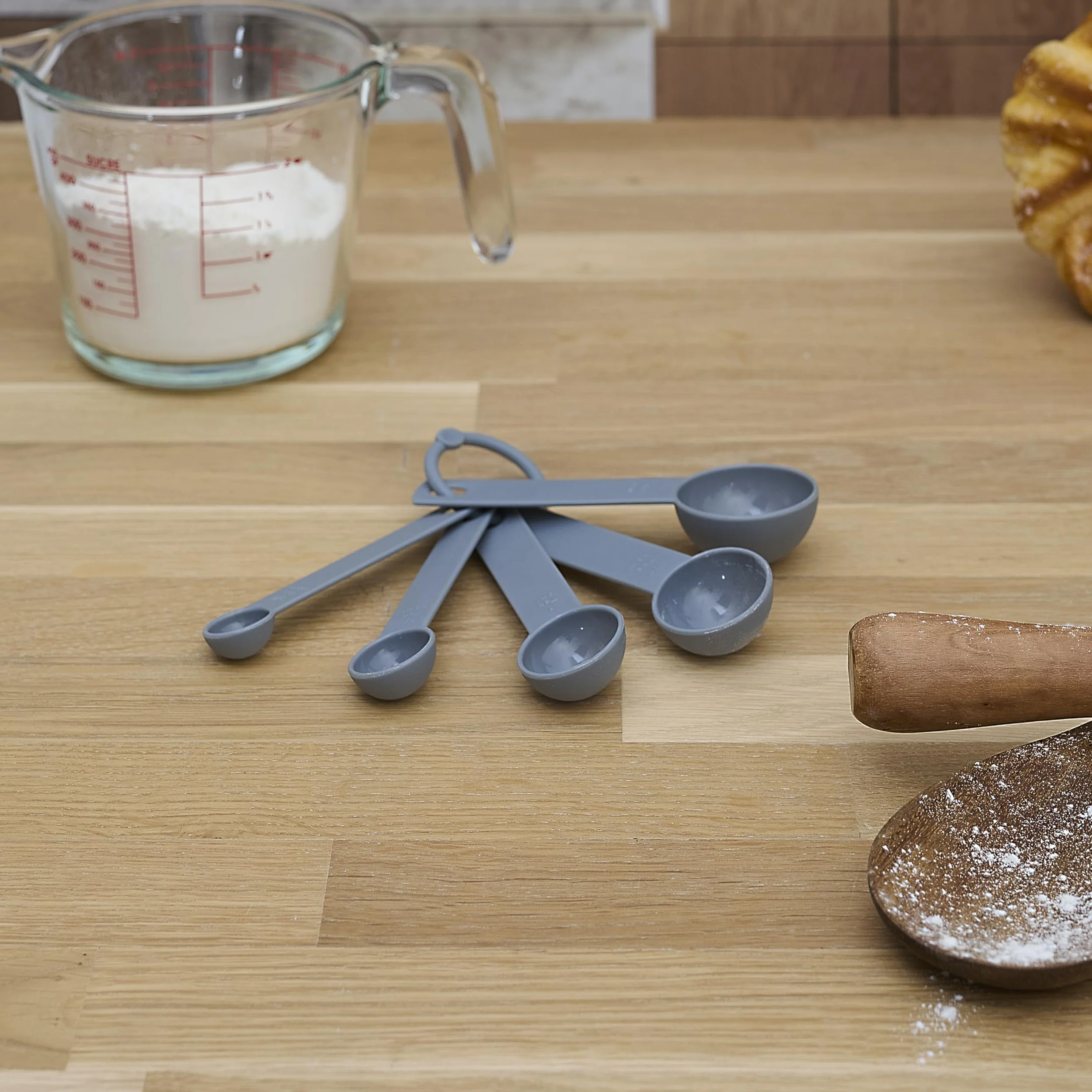 LILY COOK, KP0064, Zestaw 5 czarnych łyżek miarowych, precyzyjnych i ergonomicznych, idealne do płynów i substancji stałych, praktyczne przechowywanie, nowoczesny design, rozmiar, kolor czarny