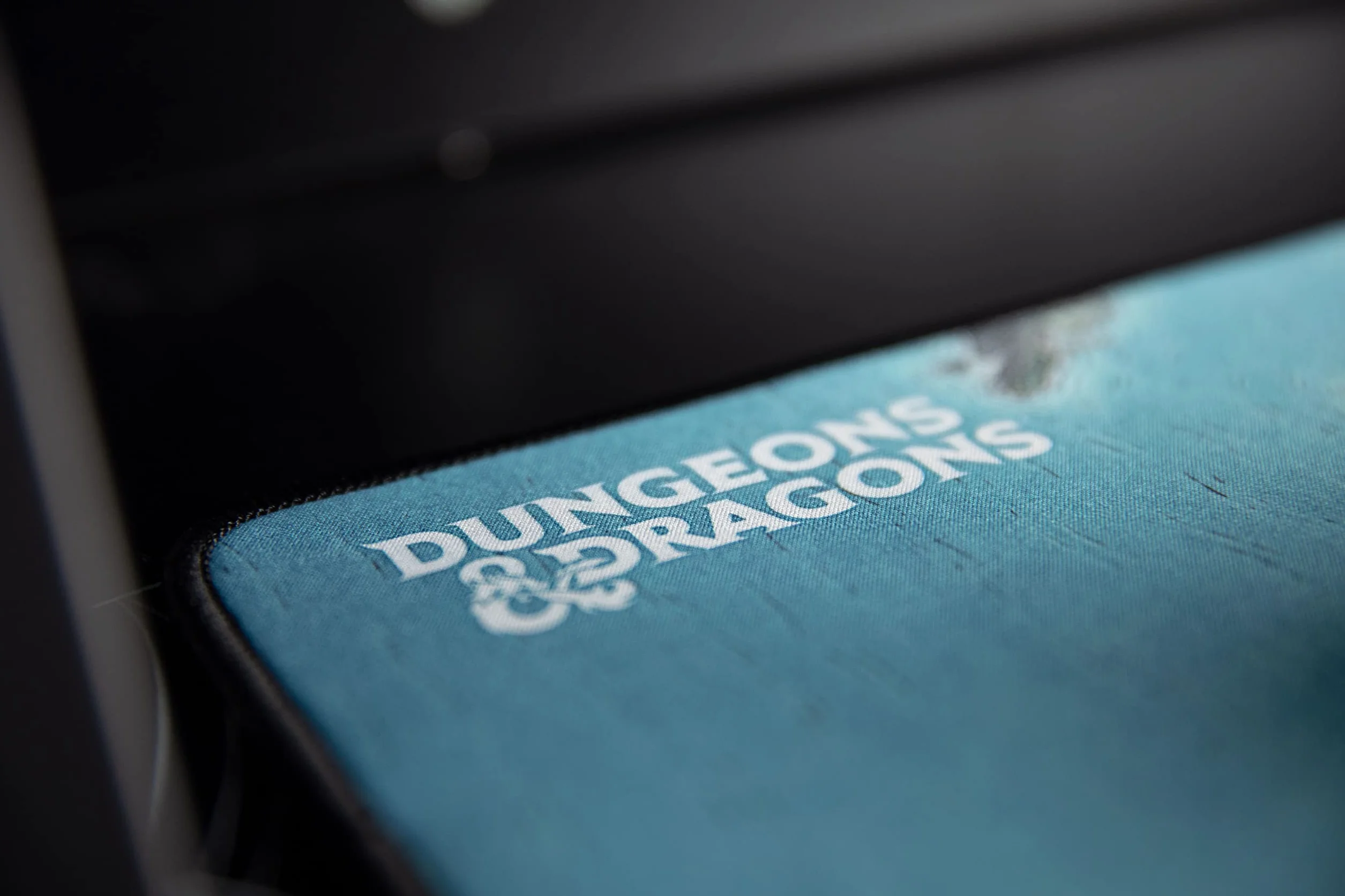 Konix Dungeons & Dragons XXL Podkładka pod mysz 80 x 46 cm do gier PC - antypoślizgowa podstawa - wzór karty Faerûn