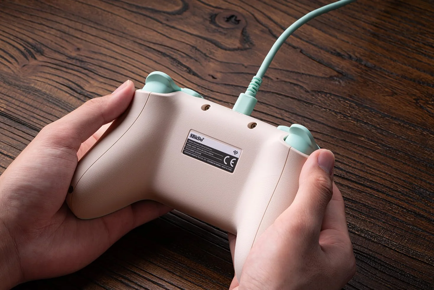 8Bitdo Ultimate przewodowy kontroler 2C do PC i Android, 1000 Hz, joysticki Halla, wyzwalacze Halla