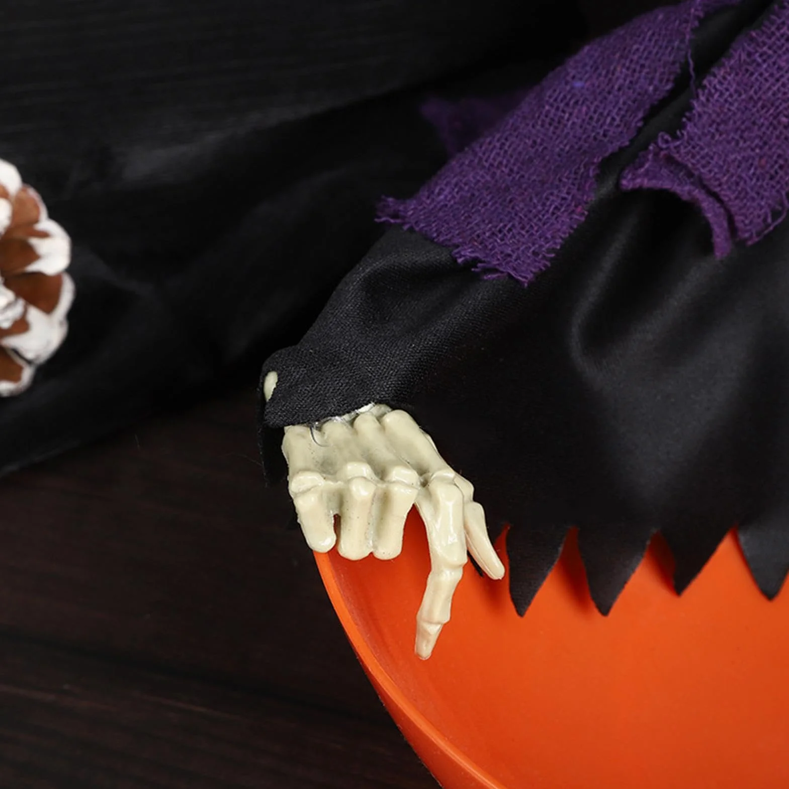 Halloween krzycząca miska cukierki z ruchomą górą dla nawiedzonego domu