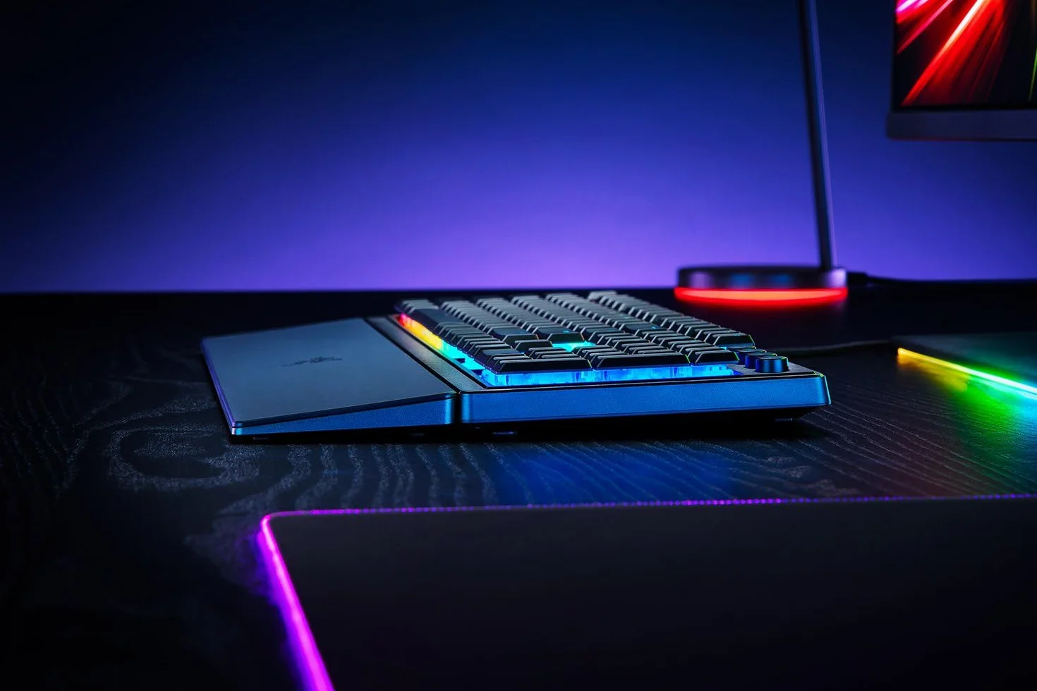 Razer Ornata V3 – niskoprofilowa klawiatura z membraną Mecha-Membrana z Razer Chroma RGB (hybrydowy przełącznik membranowy, ergonomiczna podpórka na nadgarstki) układ brytyjski, czarna
