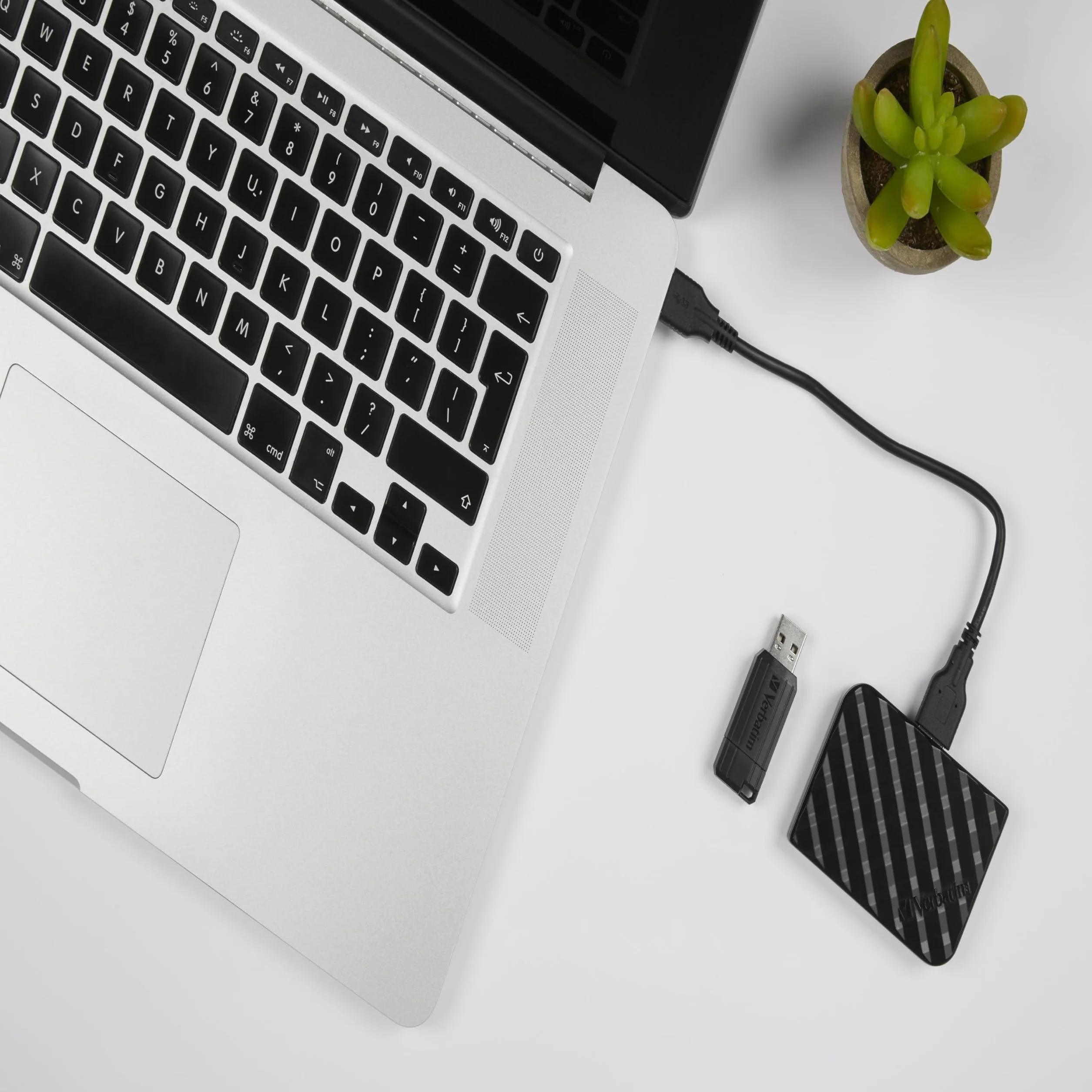 16GB Verbatim Store&Go PinStripe Black