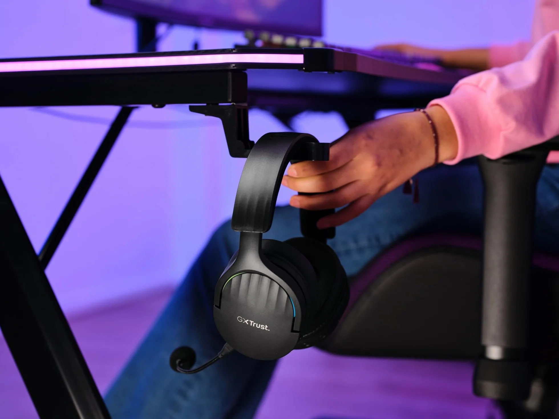 GXTrust 491 Fayzo zestaw słuchawkowy gamingowy Bluetooth 2,4 GHz dźwięk przestrzenny 7.1 czas pracy baterii 22 h bezprzewodowy headset RGB wokółuszny czarny