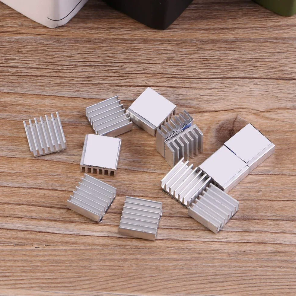 12 szt. Zestaw radiatora aluminiowego z klejem z tyłu Radiator 14 × 14 × 6 mm