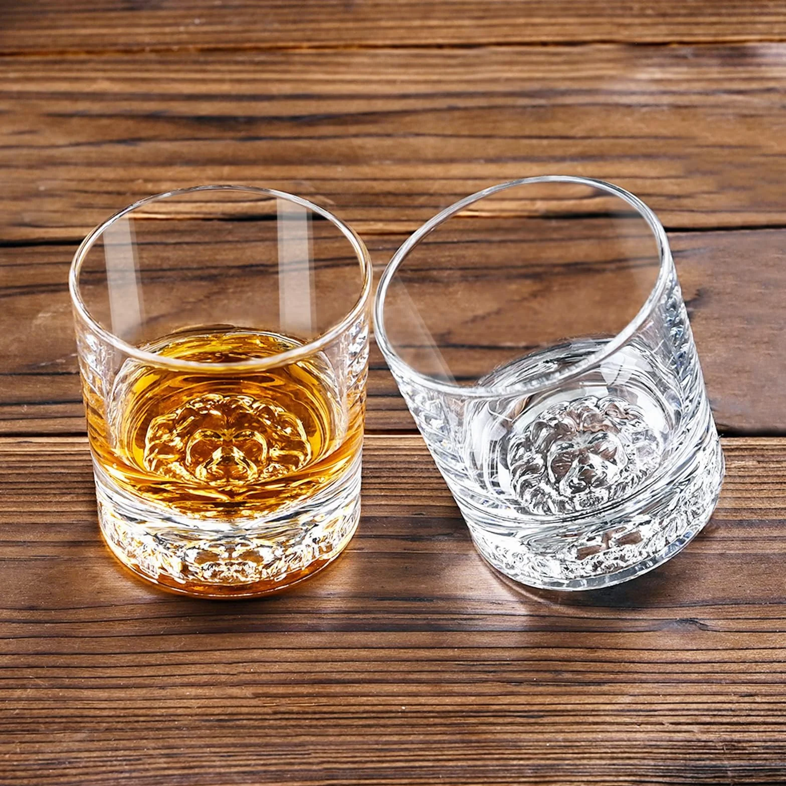 PARACITY Zestaw 2 szklanek do whisky, wzór lwa, grube dno, 300 ml, kryształowe szklanki do whisky, ginu, wódki, kieliszków koktajlowych, zestaw upominkowy do whisky, nadają się do użytku w barach