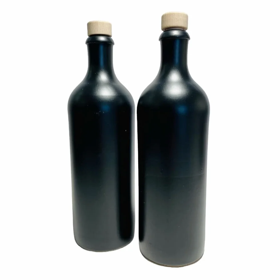 Butelki z kamionki czarno-matowej 750 ml z drewnianym korkiem Made in Germany