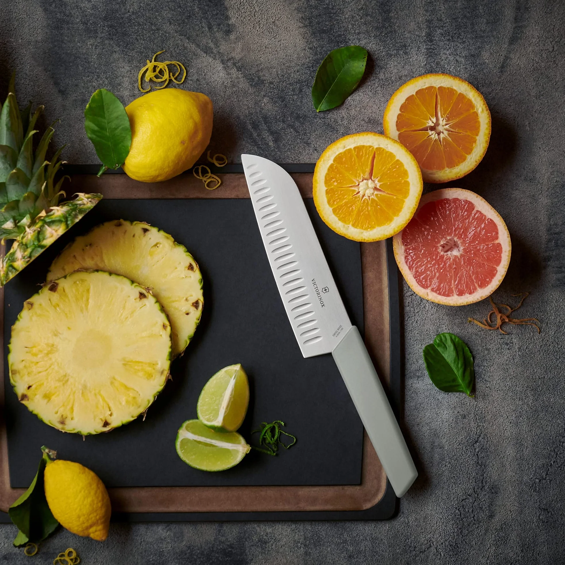 Victorinox Swiss nowoczesny nóż Santoku ze szlifem kulkowym, zielony