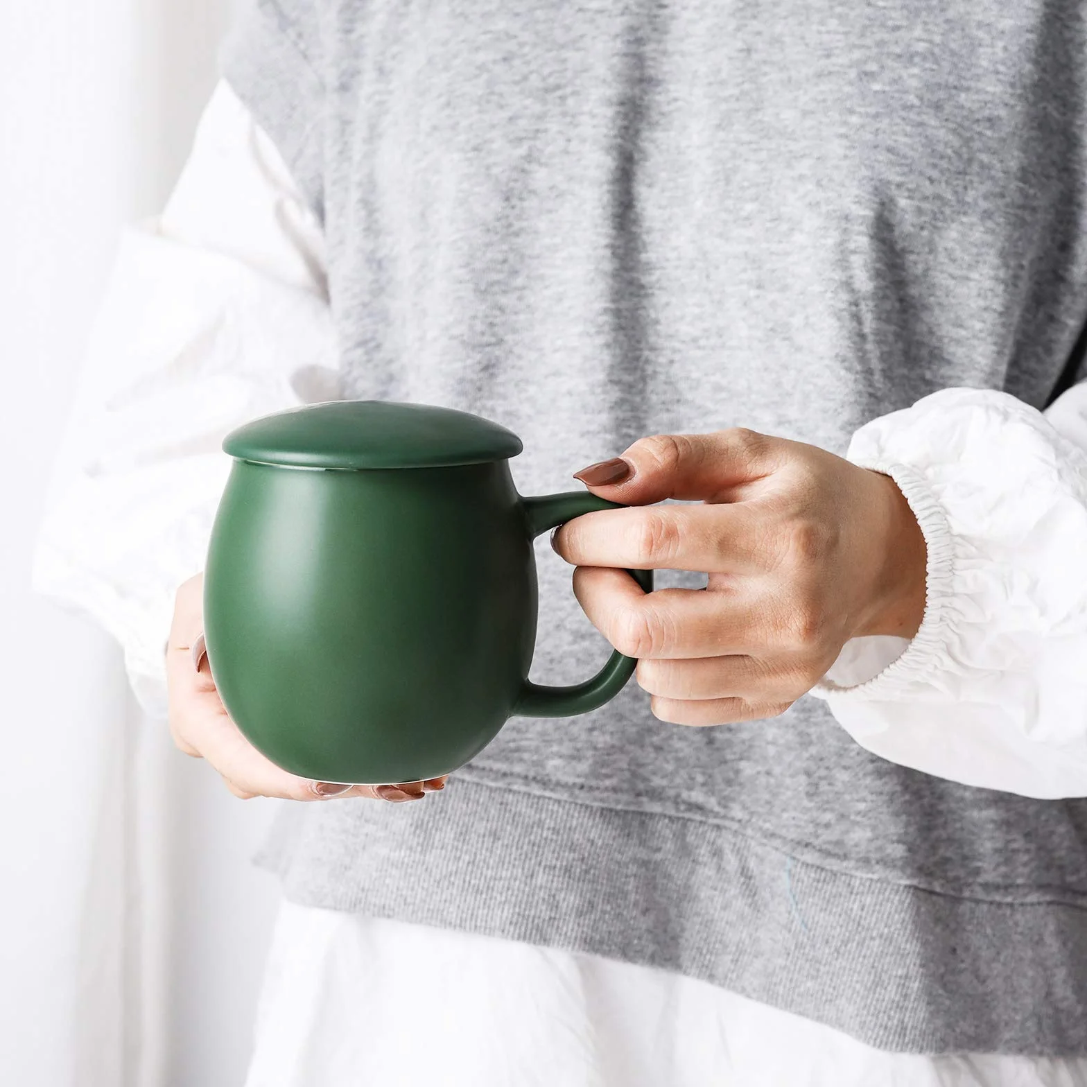 Yundu Porcelanowa filiżanka do herbaty 355 ml z zaparzaczem i pokrywką, kubek z pokrywką do stromenia, matowa zieleń