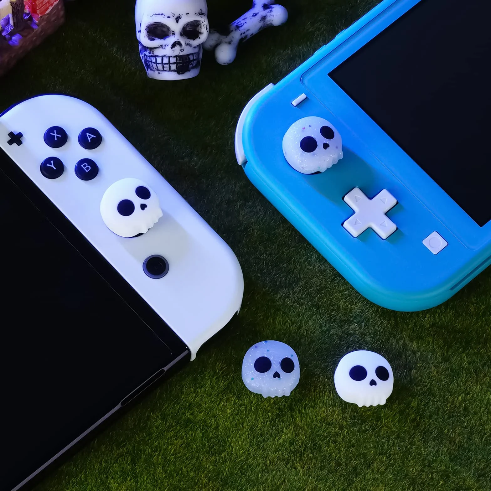 JINGDU Nintendo Switch Joy Silikonowe osłony analogowe z 4 szt. Joystick Caps Kit do przełączników/przełączników OLED/Switch Lite, czaszka