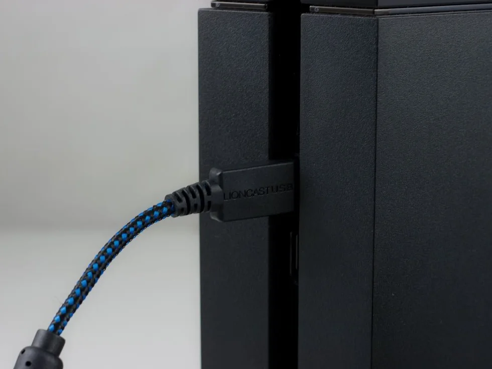 Kabel ładujący Lioncast/kabel USB/kabel kontrolera do kontrolera PS4 i Xbox One, 4m czarny/niebieski Micro USB/Essential Playstation 4 i Xbox One Akcesoria dla każdego gracza - opakowanie 2 szt.