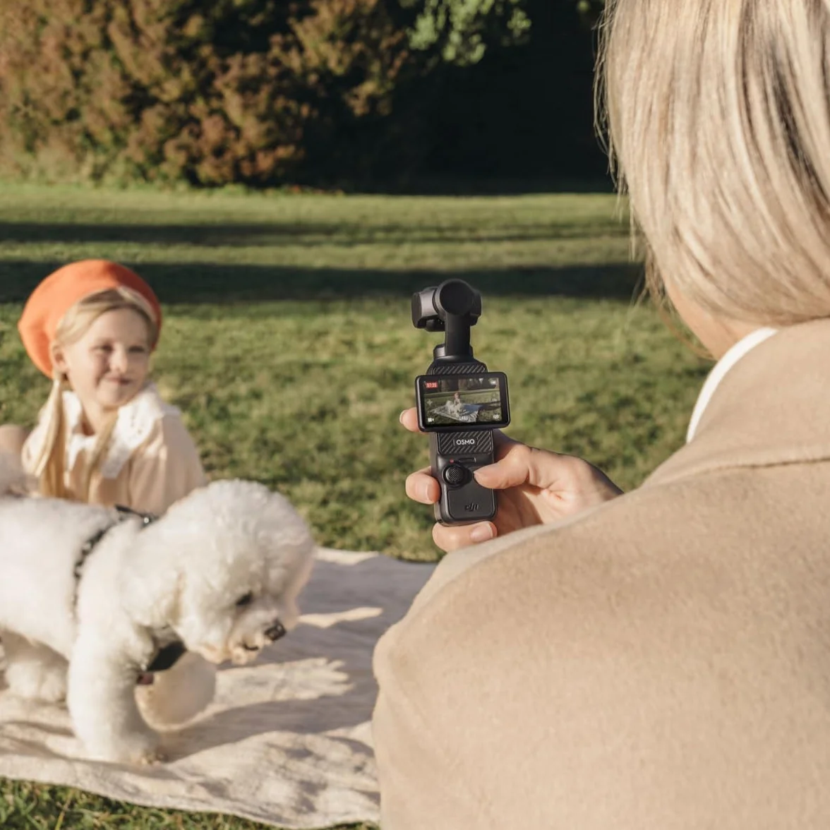 DJI Osmo Pocket 3, 1-calowa kamera do blogów i wideo 4K/120 fps, 3-osiowa stabilizacja, szybkie MAP, śledzenie twarzy i obiektów, obrotowy ekran dotykowy 2", mała kamera video, YouTube