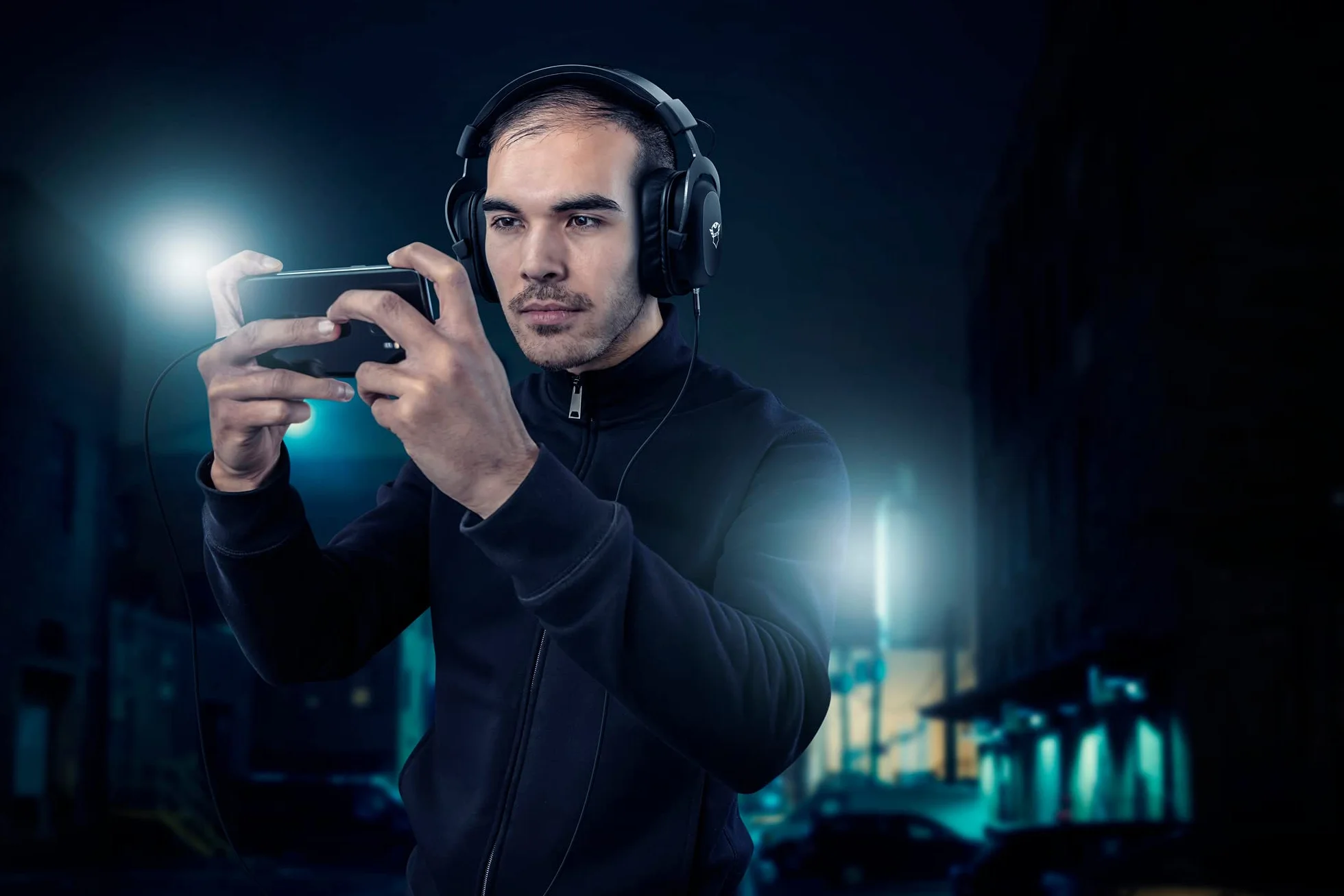 Trust Gaming Headset GXT 414 mit Mikrofon für PS4, PS5, PC, Nintendo Switch, Xbox Series X, Xbox One - Zamak Kabelgebundene Gaming-Kopfhörer mit Einstellbarer Kopfbügel - Schwarz