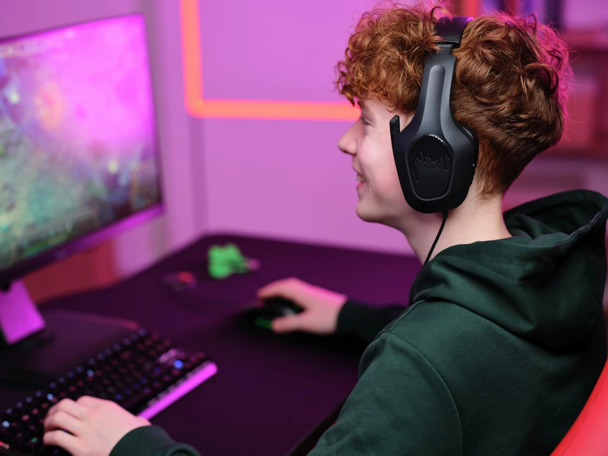 Trust GXT 418 Rayne Lekkie Słuchawki Gamingowe PC Xbox PS5 PS4 Switch Smartfon, Jack Audio 3.5mm, Kabel 2m, Przetworniki 50mm, Odchylany Mikrofon, Headset Przewodowy do Komputera i Konsoli, Czarny