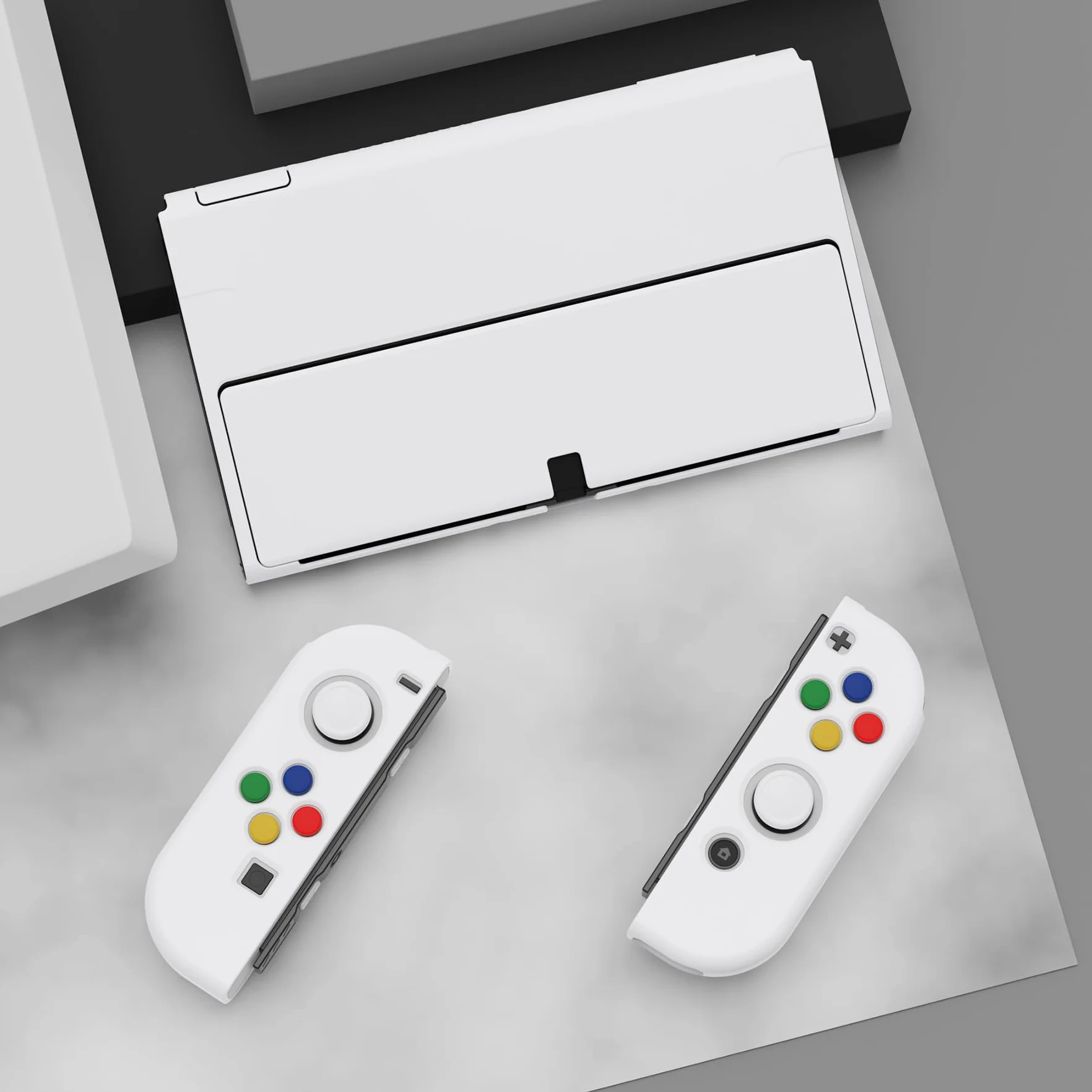 PlayVital Ochronny do Nintendo Switch OLED,Miękkie Etui TPU Slim na Switch OLED Konsolą,ZealProtect Joycon Grip Cover do Switch OLED z Nakładki na Kciuki&Przyciski Kierunkowe ABXY-Biały