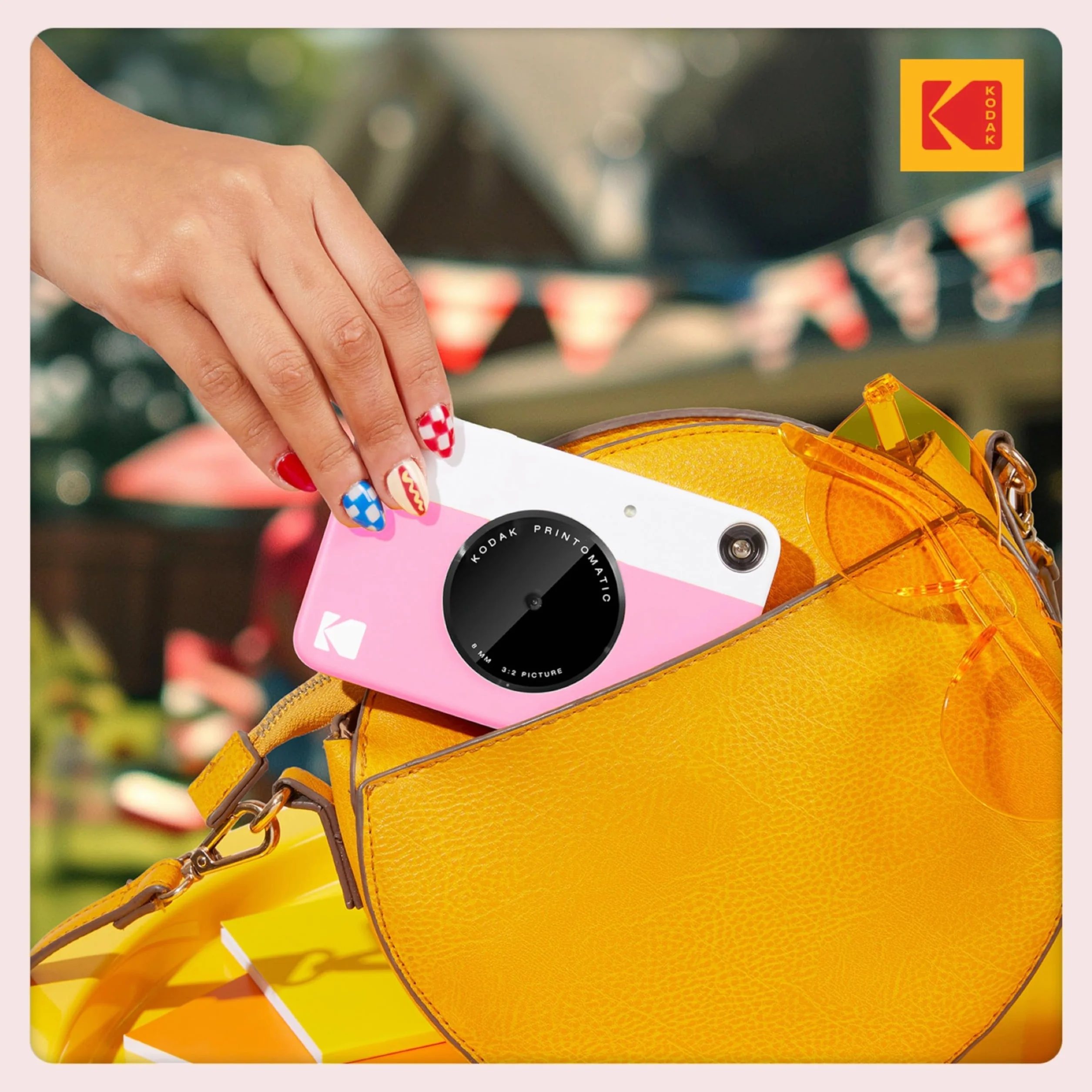 KODAK Printomatic Pełnokolorowy zestaw startowy aparatu do natychmiastowego drukowania + miękkie etui + papier fotograficzny z cynkiem, 20 szt., kolorowe zdjęcia na papierze samoprzylepnym 5 x 7,6 cm,