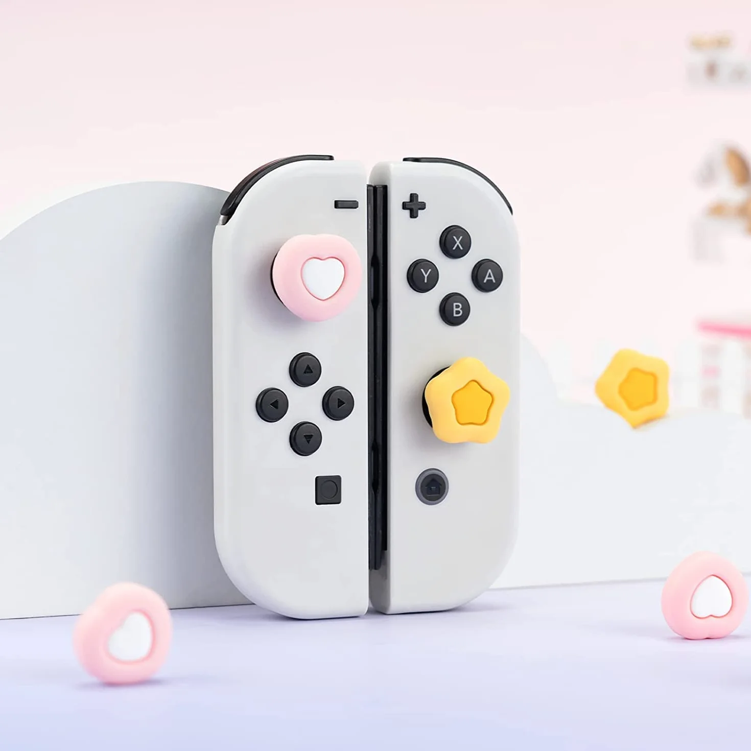 GeekShare Urocze silikonowe nakładki na kciuk Joycon, pokrowiec na joystick kompatybilny z Nintendo Switch/OLED/Switch Lite, 4 szt., kremowe serce