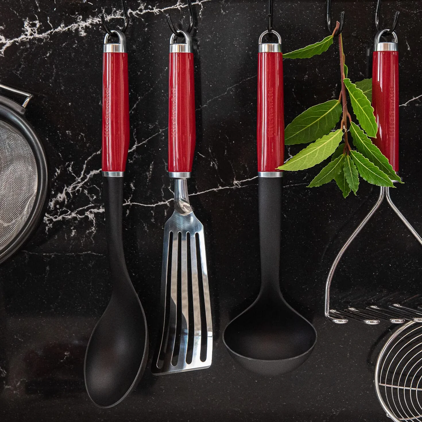 KitchenAid Chochla Kuchenna Odporna na Wysoką Temperaturę Bezpieczna dla Powłok Empire Red