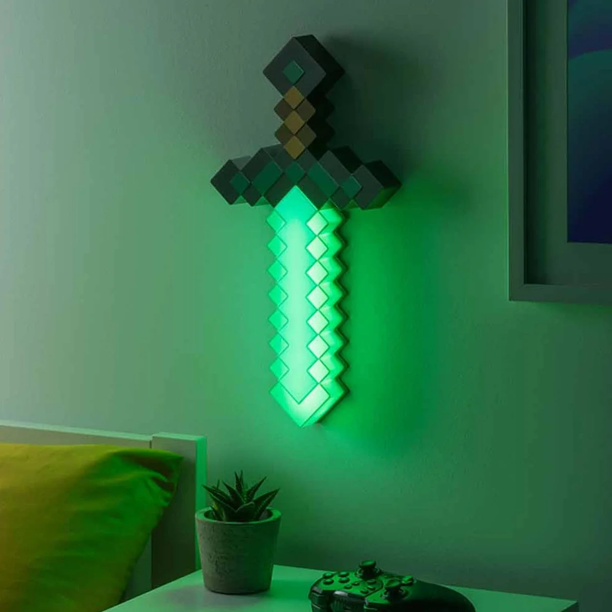 Paladone Minecraft Diamentowy miecz świetlny – 3 dynamiczne tryby świecenia – oficjalnie licencjonowany Minecraft dekoracja pokoju i przedmiot kolekcjonerski