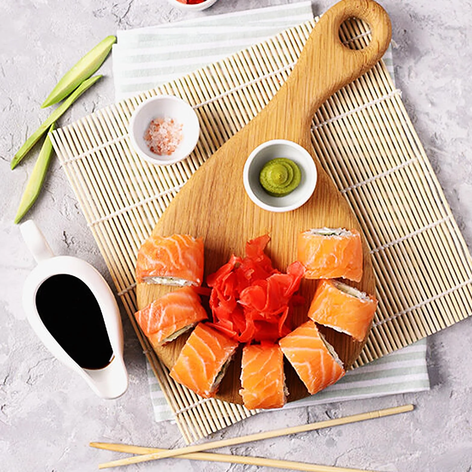 Mata do sushi bambusowa 24 x 24 cm naturalna rolka do maki