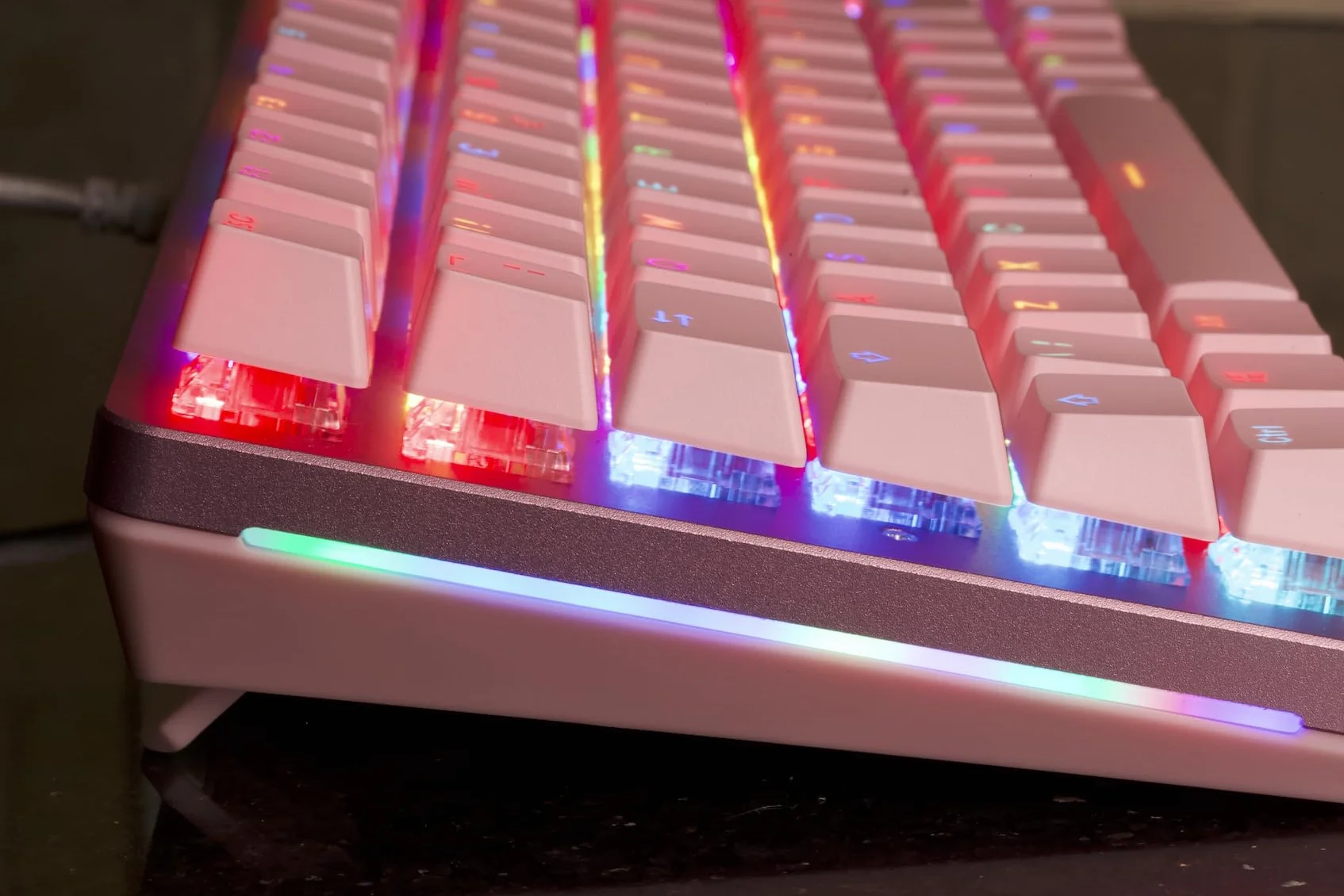 GLORIOUS Gaming GMMK 2 Full Size (96%) – klawiatura mechaniczna, obudowa aluminiowa, konfigurowalna, klawisze doubleshot, przełączniki GLORIOUS Fox, RGB, NKRO, angielski układ QWERTY - Różowy