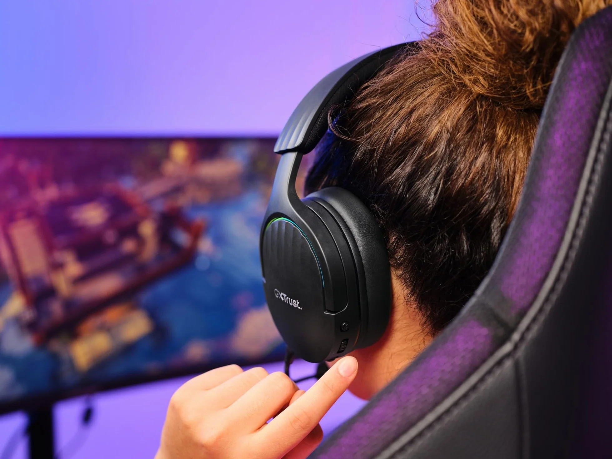 GXTrust 491 Fayzo zestaw słuchawkowy gamingowy Bluetooth 2,4 GHz dźwięk przestrzenny 7.1 czas pracy baterii 22 h bezprzewodowy headset RGB wokółuszny czarny