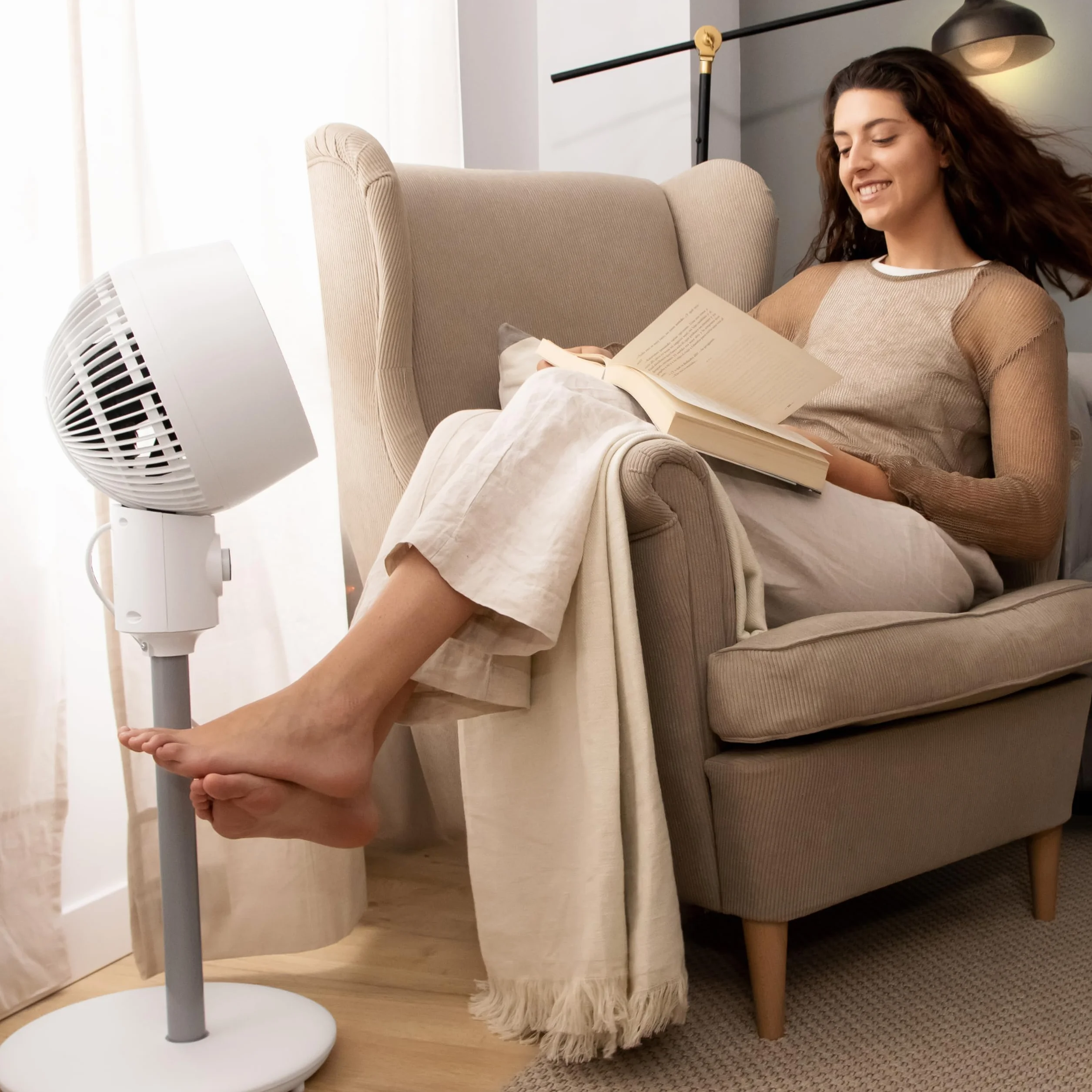 Cecotec Wentylator stojący EnergySilence 1000 Cyclone Smart z pilotem zdalnego sterowania. 60W, średnica 9", automatyczna oscylacja, timer 7h, sterowanie dotykowe