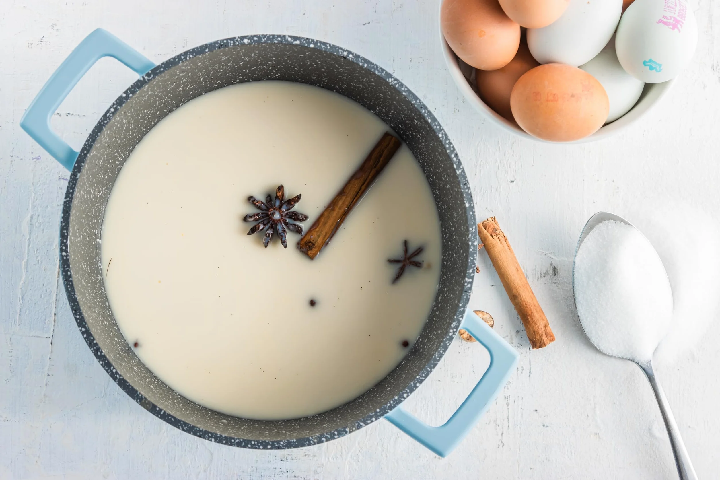 MasterClass Mała zapiekanka z pokrywką 2,5 l/20 cm, lekki odlew aluminiowy, nadaje się do kuchenek indukcyjnych i piekarników, kolor błękitny