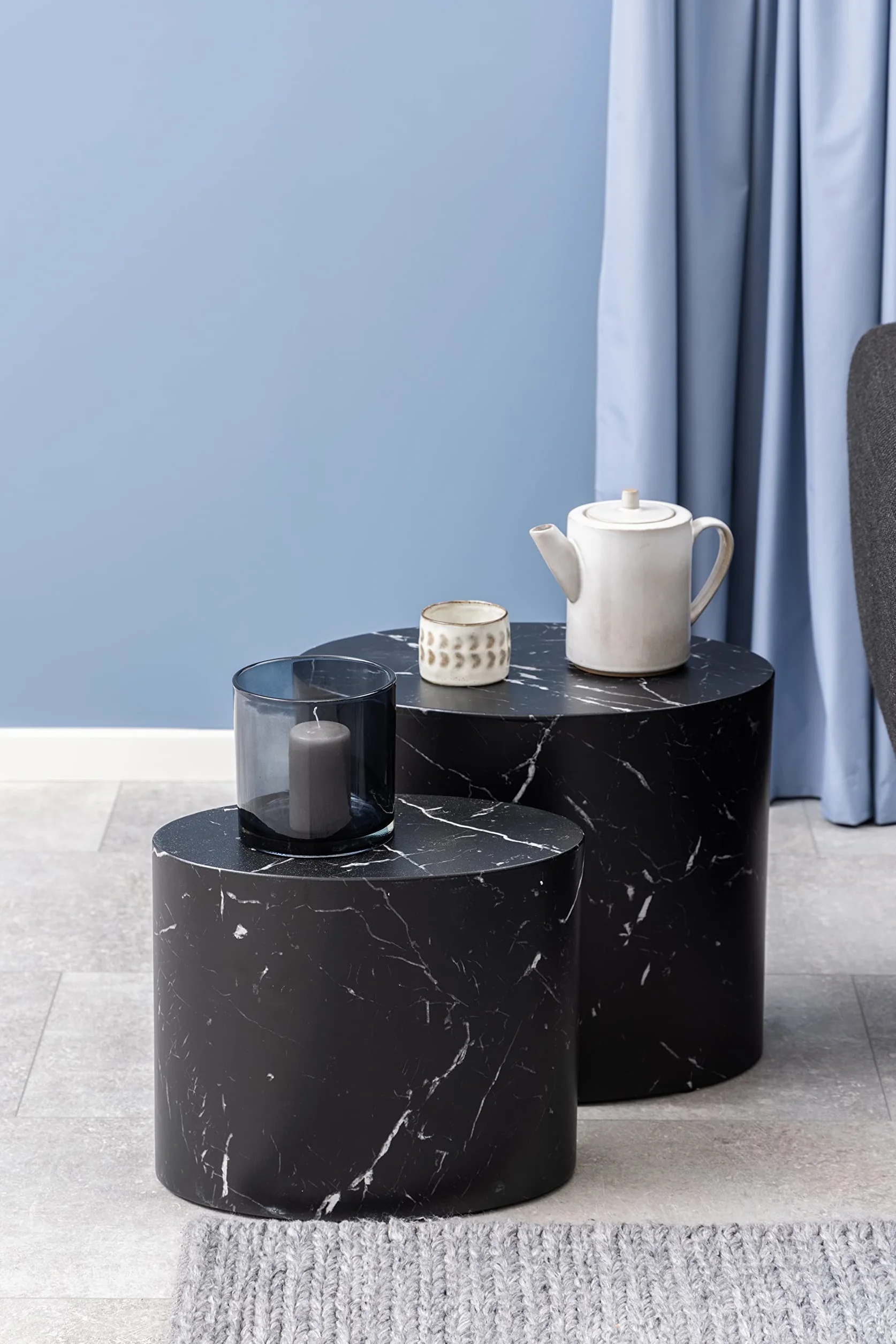AC Design Furniture Rico stolik kawowy w kolorze czarnym o wyglądzie marmuru, zestaw 2 sztuk, nie zajmują dużo miejsca, owalne stoliki pomocnicze do salonu, nowoczesne stoliki składane, szer.: 48 x