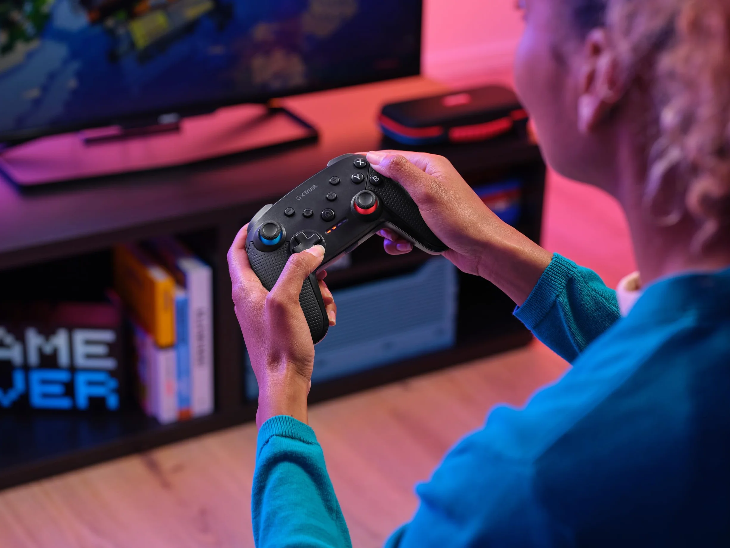 Trust Gaming GXT 1246 Muta Bluetooth Nintendo Switch, kontroler gamingowy z kablem Play-and-Charge, wibracje Dual-Shock, czas odtwarzania 15 godzin, akumulator do ładowania, do Switch Lite, OLED,