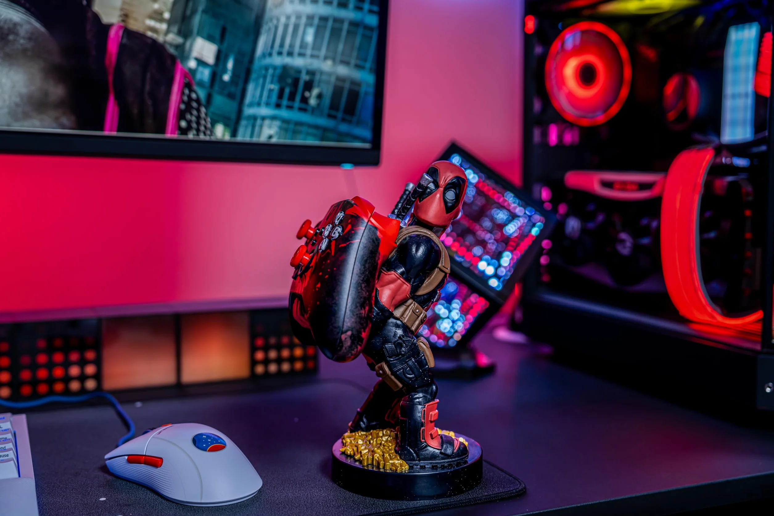 Cable Guys - Rear View Deadpool Marvel Phone Holder & Collectable Desktop Gaming Accessories Holder - Stable Phone Stand for holding Phones/iPhone/Samsung and Most Controllers