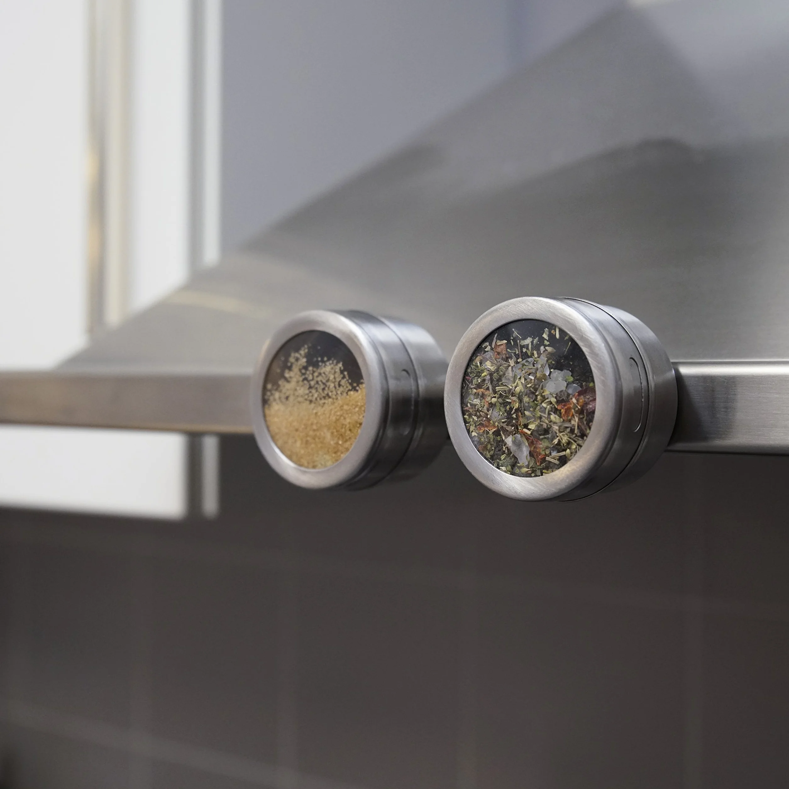 Fackelmann 42121 Magnetyczna puszka na przyprawy, pojemnik na zapasy z otworami do rozsypywania, pojemnik do przechowywania ze stali nierdzewnej (kolor: srebrny/przezroczysty), ilość: 1 sztuka