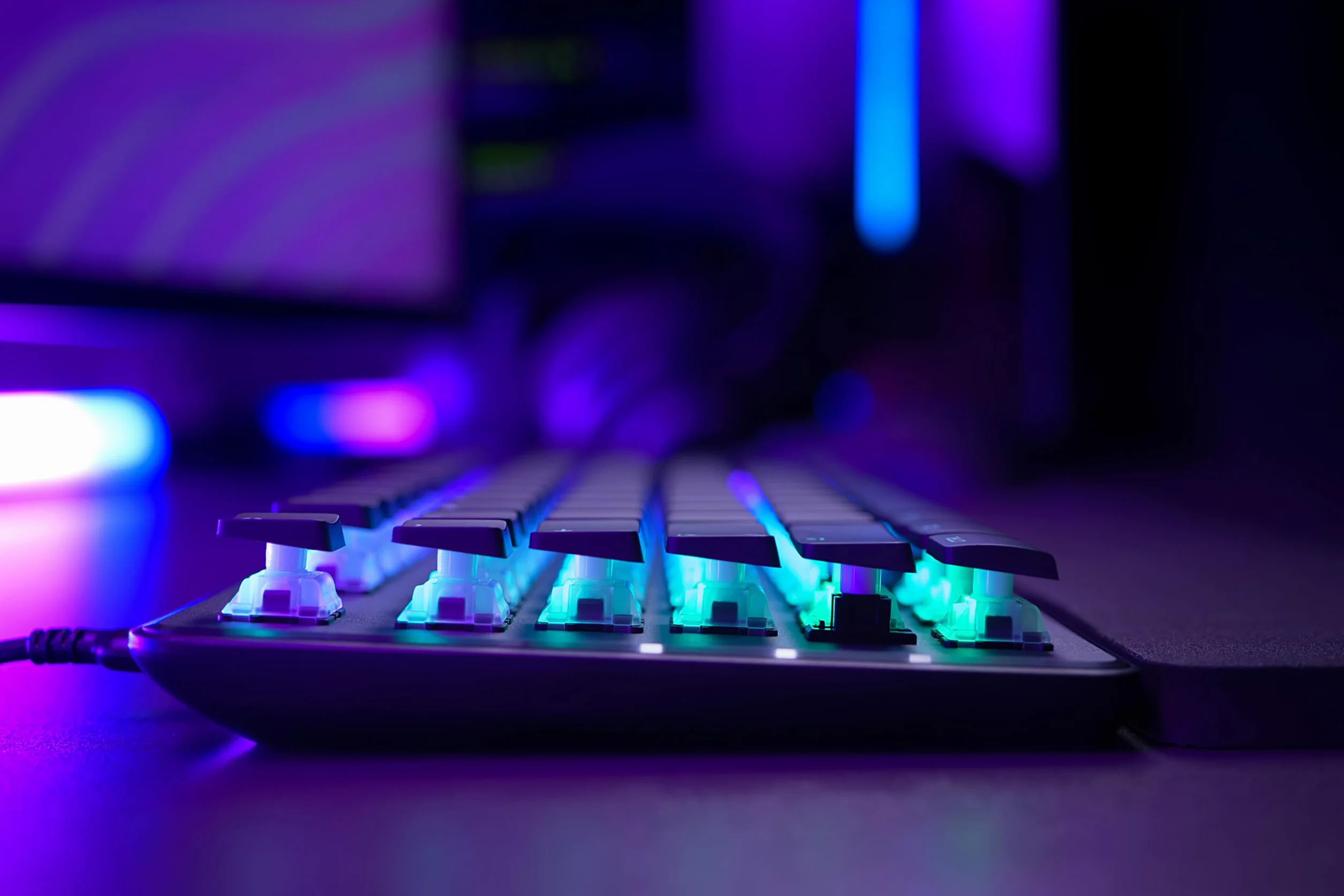 Turtle Beach Vulcan II TKL Pro – magnetyczna klawiatura do gier RGB, analogowy przełącznik z efektem hali, przyciski medialne, podkładka pod nadgarstki, aluminiowa pokrywa