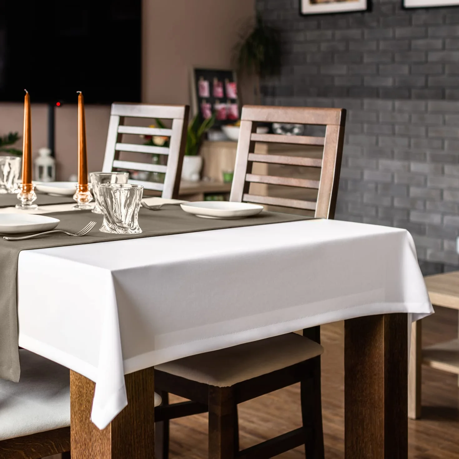 PLUMERI Obrus plamoodporny 140x240 cm, Biały – 100% poliester 250 g/m² z efektem lotosu, OEKO-TEX, na co dzień i od święta, do domu i ogrodu, seria Brela