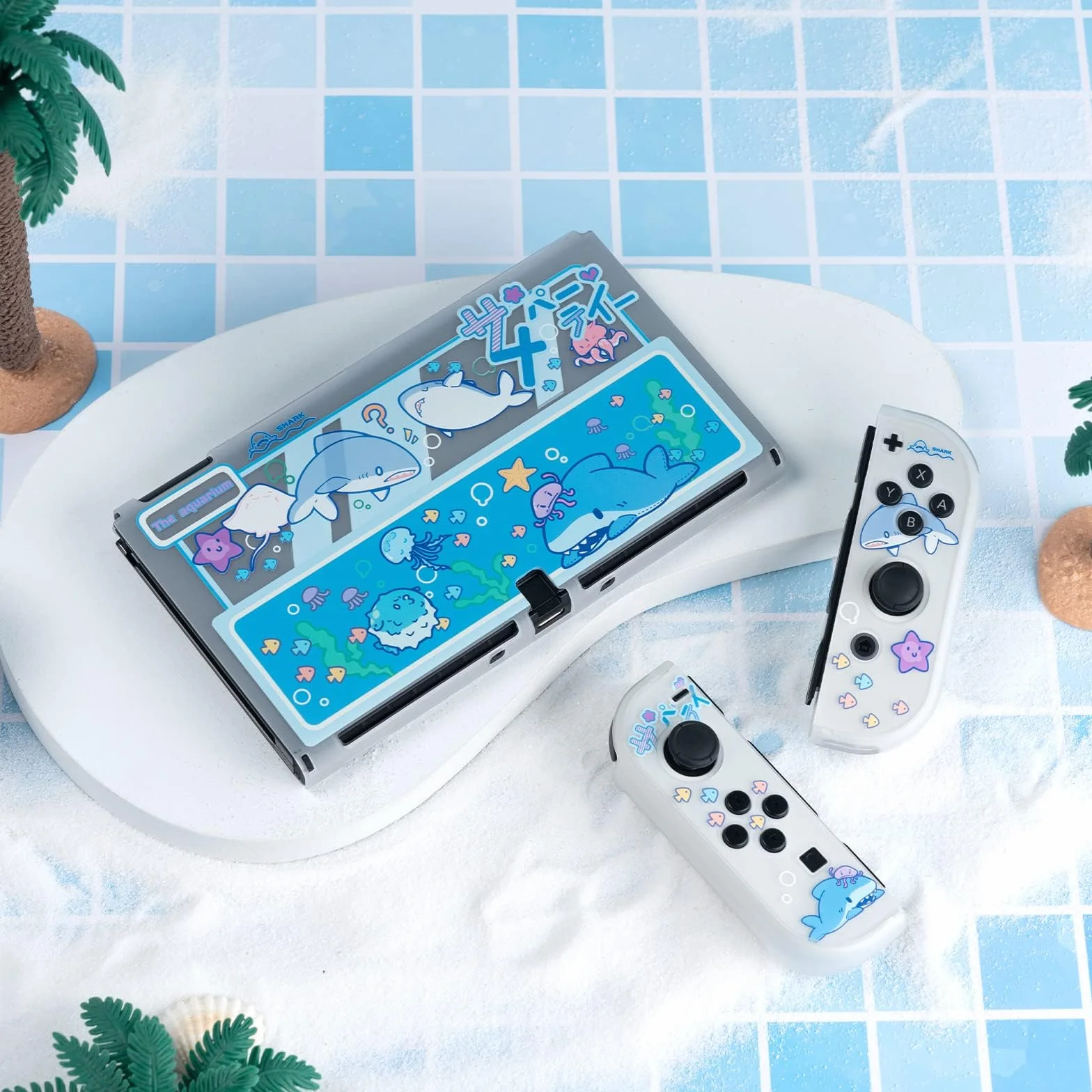 Etui ochronne GeekShare Slim Cover Case kompatybilne z konsolą Switch OLED, amortyzującą i odporną na zarysowania skórką ochronną na Switch OLED 2021 - Shark Party (przezroczysta)