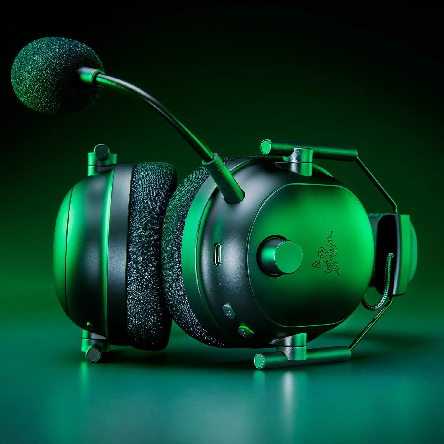 Razer BlackShark V2 Pro (2023) - PC Bezprzewodowe słuchawki e-sportowe klasy premium (mikrofon Super Wideband, 50mm przetwornik TriForce, bezprzewodowa HyperSpeed, bateria do 70 godzin) Czarny