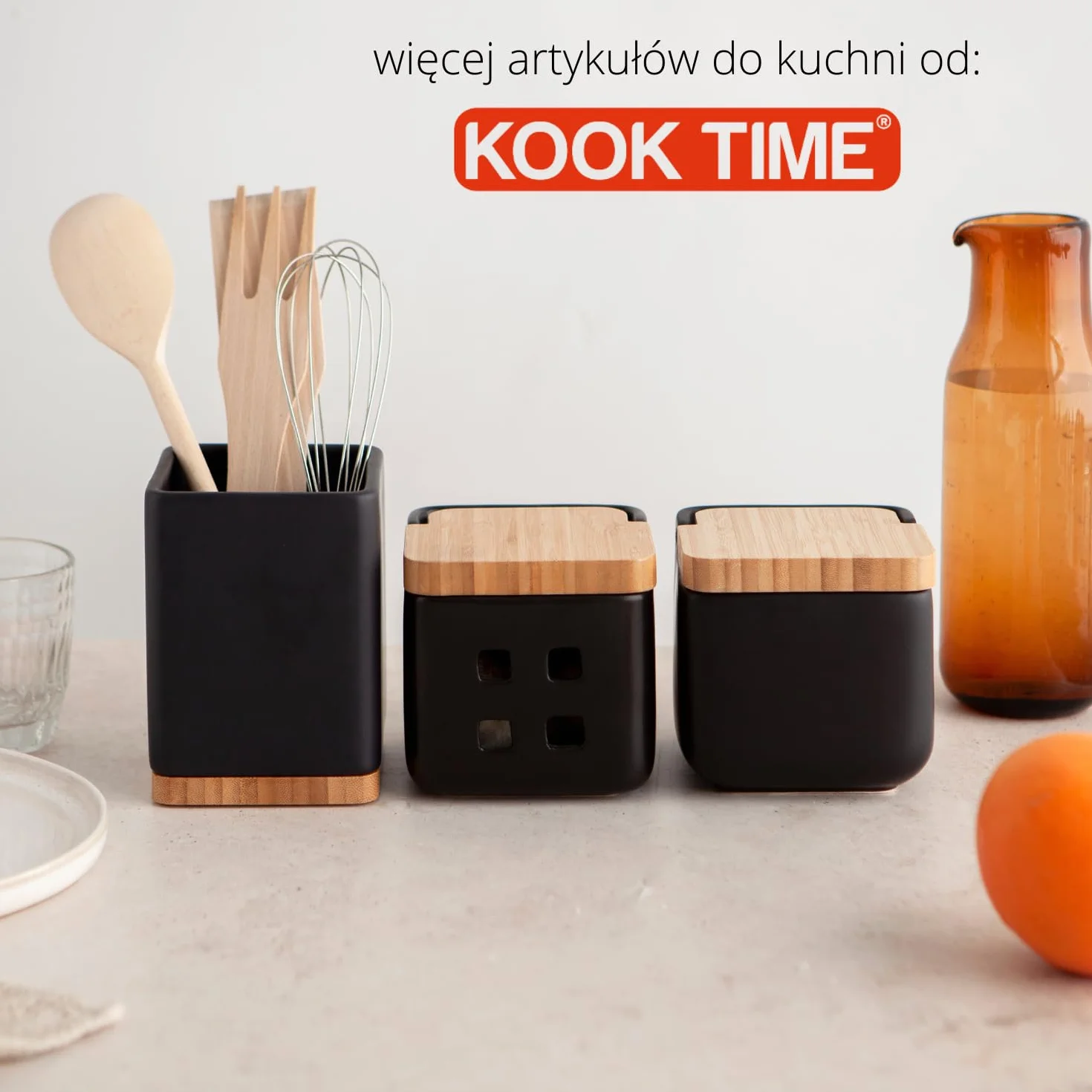 Ceramiczna piwnica solna z bambusową pokrywką 11,5 cm czarna matowa