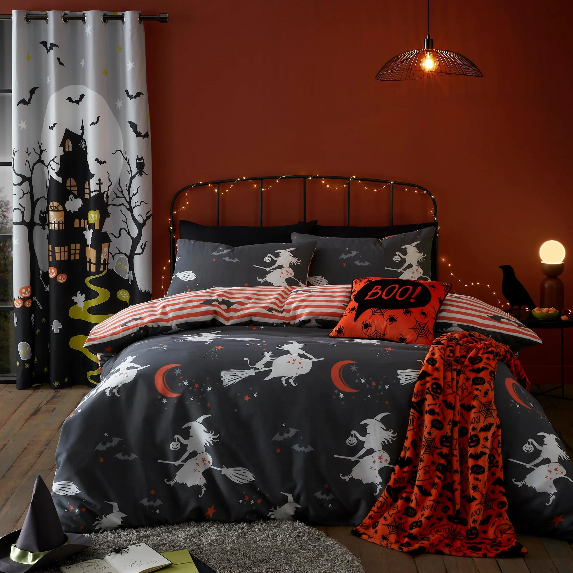 Bedlam Koc polarowy na Halloween (120 x 150 cm) - super miękki i przytulny koc polarowy w kolorze pomarańczowym, upiorne nietoperze i czaszki, koce i narzuty na Halloween (snuggy) - dekoracje na