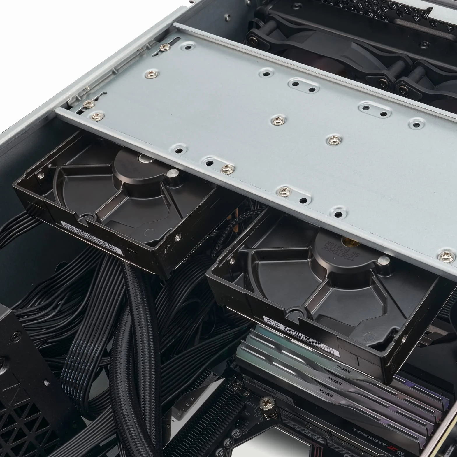 SilverStone Technology SST-RM44-4HE-obudowa do serwera rackmount z ulepszoną kompatybilnością chłodzenia cieczą, czarna
