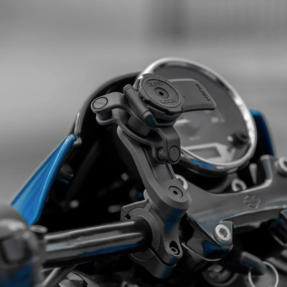 Quad Lock Kierownica Motocyklowa Uchwyt Telefonu PRO Zestaw z Amortyzatorem Drgań i iPhone 15 Pro MAG Etui