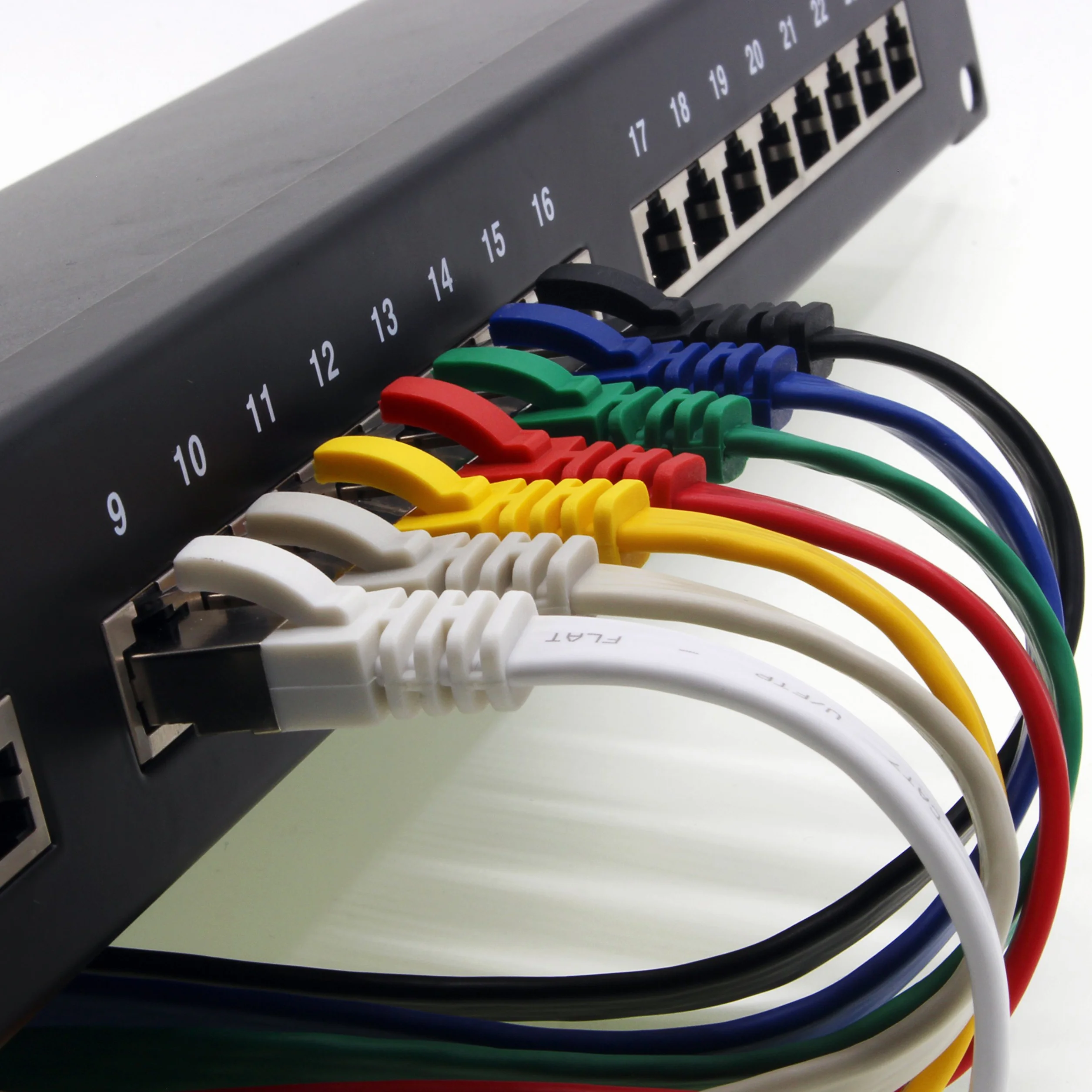 1aTTack.de 10 m - czarny - 1 sztuka CAT.7 Gigabit Ethernet LAN płaski kabel taśmowy (RJ45) kabel sieciowy kabel surowy (10 Gbit/s) kabel do układania płaski Slim kompatybilny z Cat.5 - Cat.5e - Cat.6