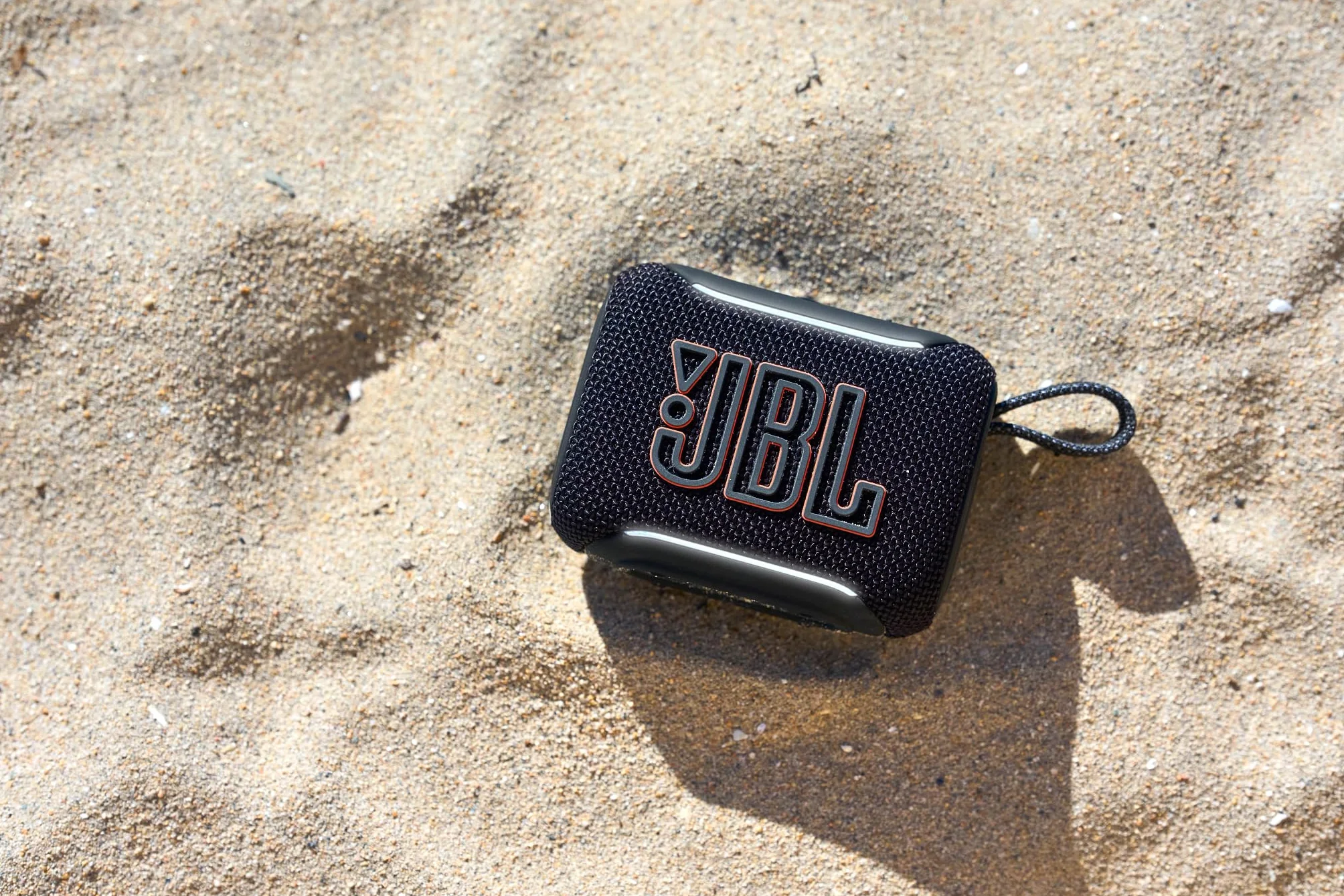 JBL GO 5 Ultra-przenośny głośnik Bluetooth z dużym dźwiękiem JBL Pro i mocnym basem, parowanie AirTouch, wodoodporna konstrukcja i 10-godzinny czas odtwarzania, czarny