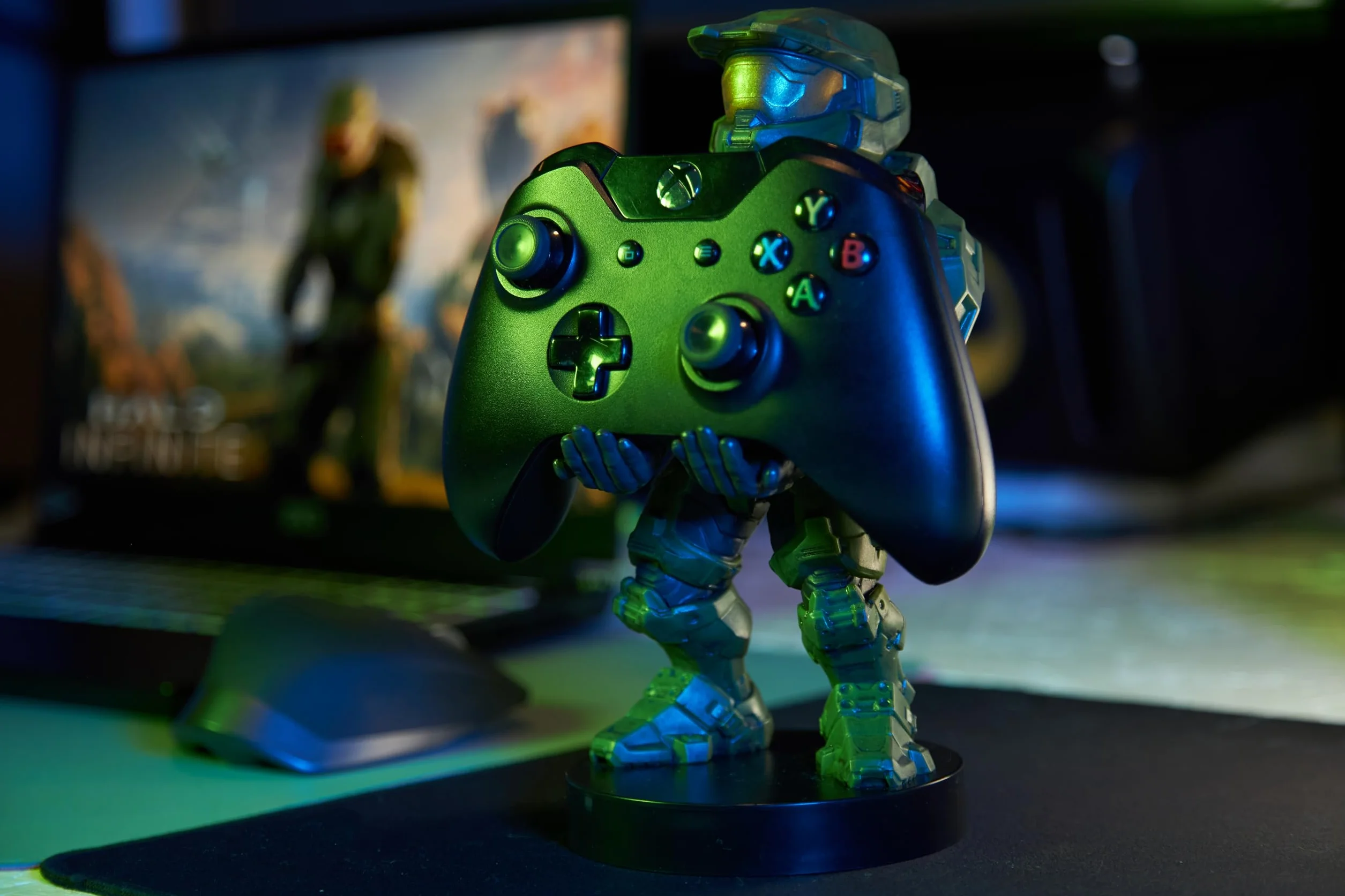 Cable Guys Halo Master Chief Infinite Gaming Accessories Phone Holder for Xbox PlayStation Nintendo Switch