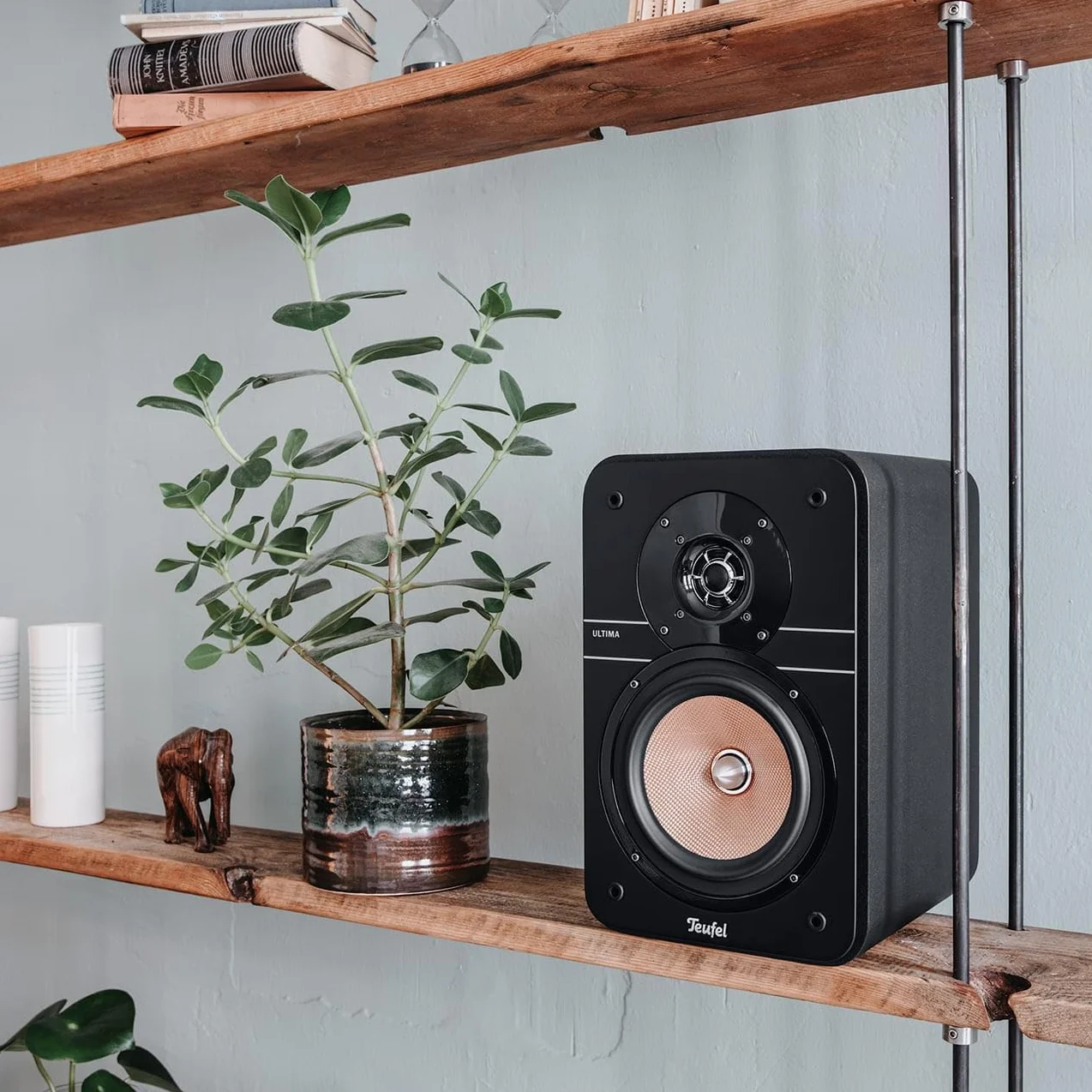 Teufel Ultima 20 - Głośnik półkowy HiFi, kompaktowy i mocny, wtyczka fazowa, precyzyjny dźwięk, system 2-drożny, konstrukcja bass reflex - czarny