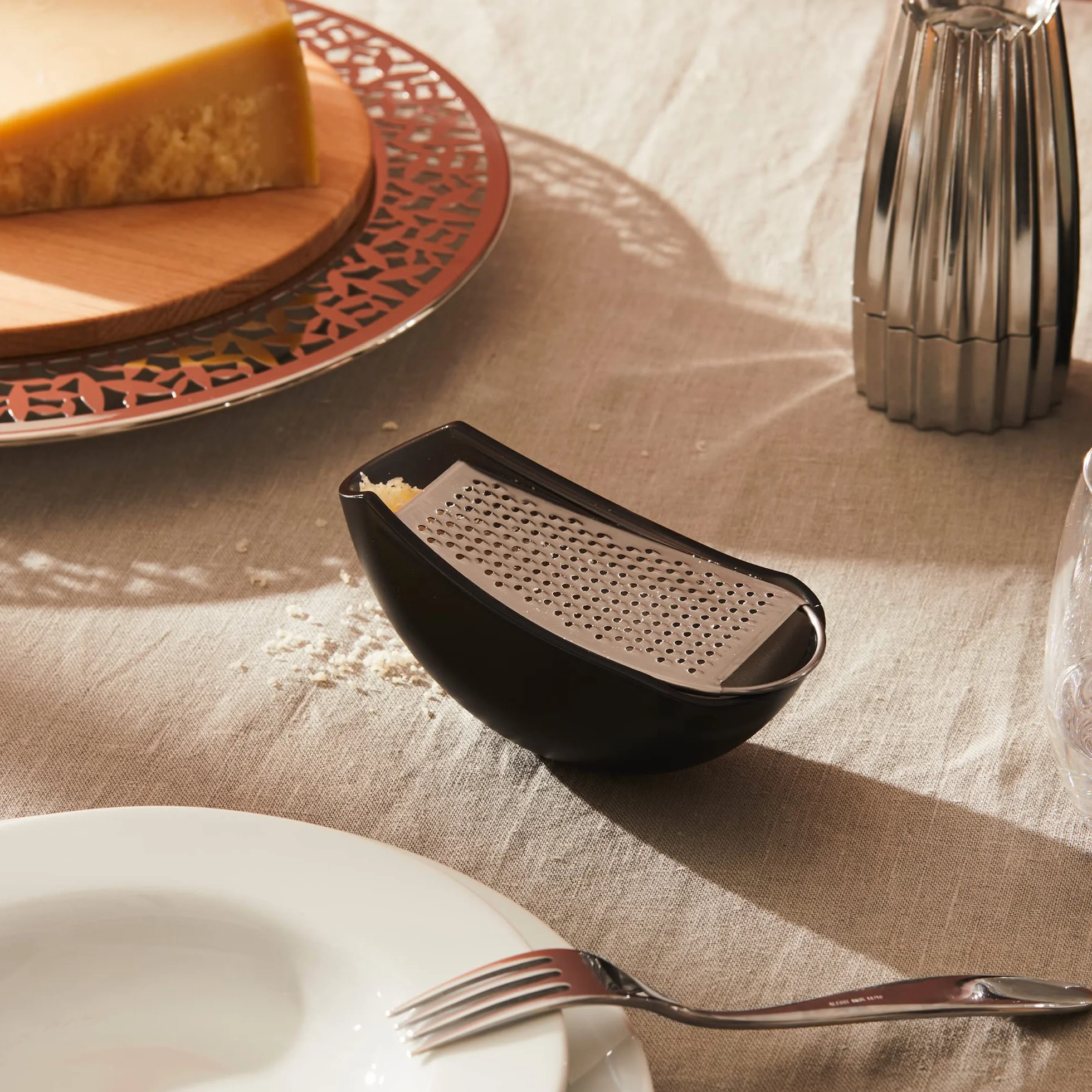 Alessi Parmenide AARU01 R - designerska tarka z piwnicą serową, z żywicy termoplastycznej polerowanej stali, czerwona