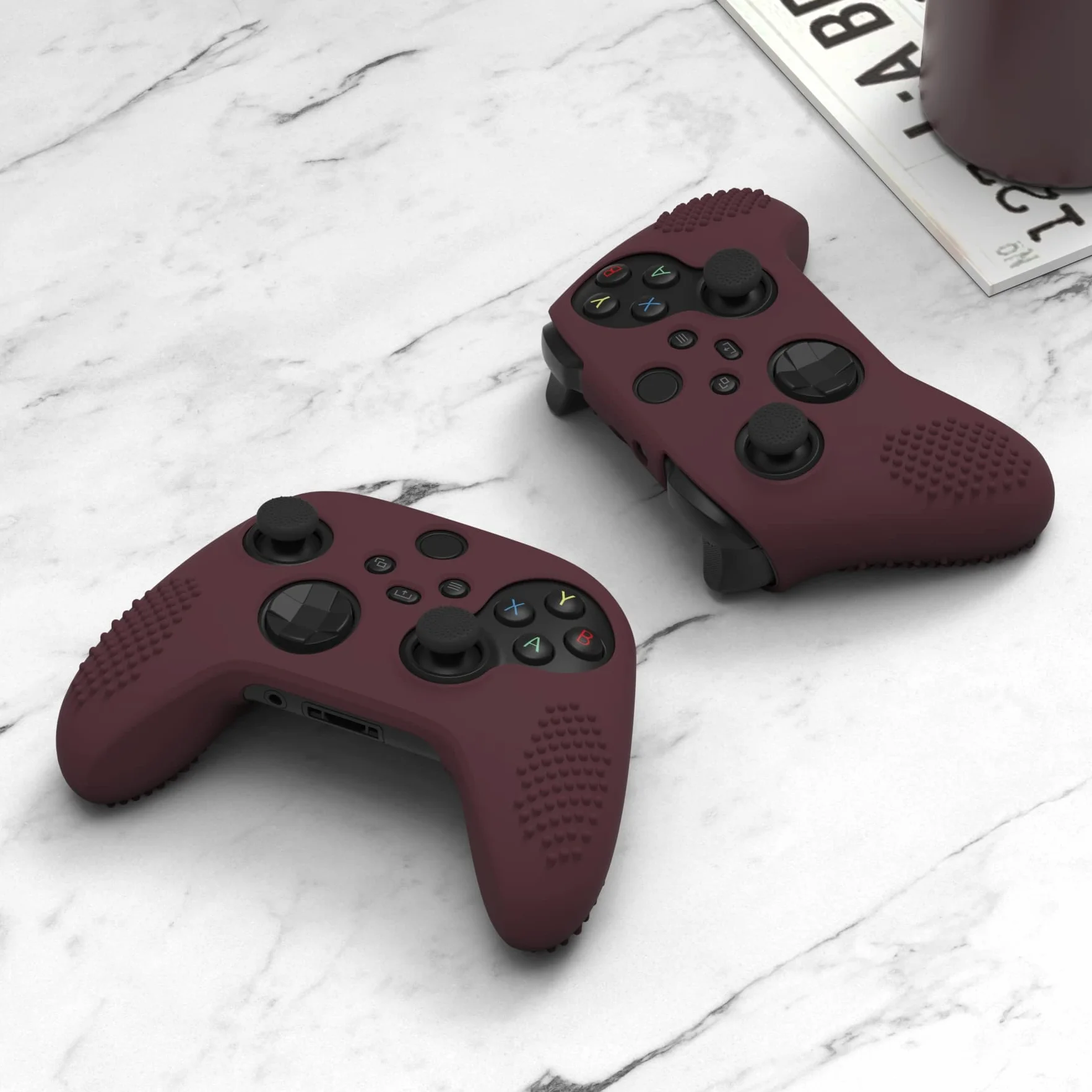 eXtremeRate PlayVital Antypoślizgowe Pokrowiec Ochronny do Xbox Series X S Kontrolera,Miękka Gumowe Ochraniacz Skóry do Xbox Series S X,Silikonowe Etui z 6 szt Nakładkami Joysticka-Wino Czerwone