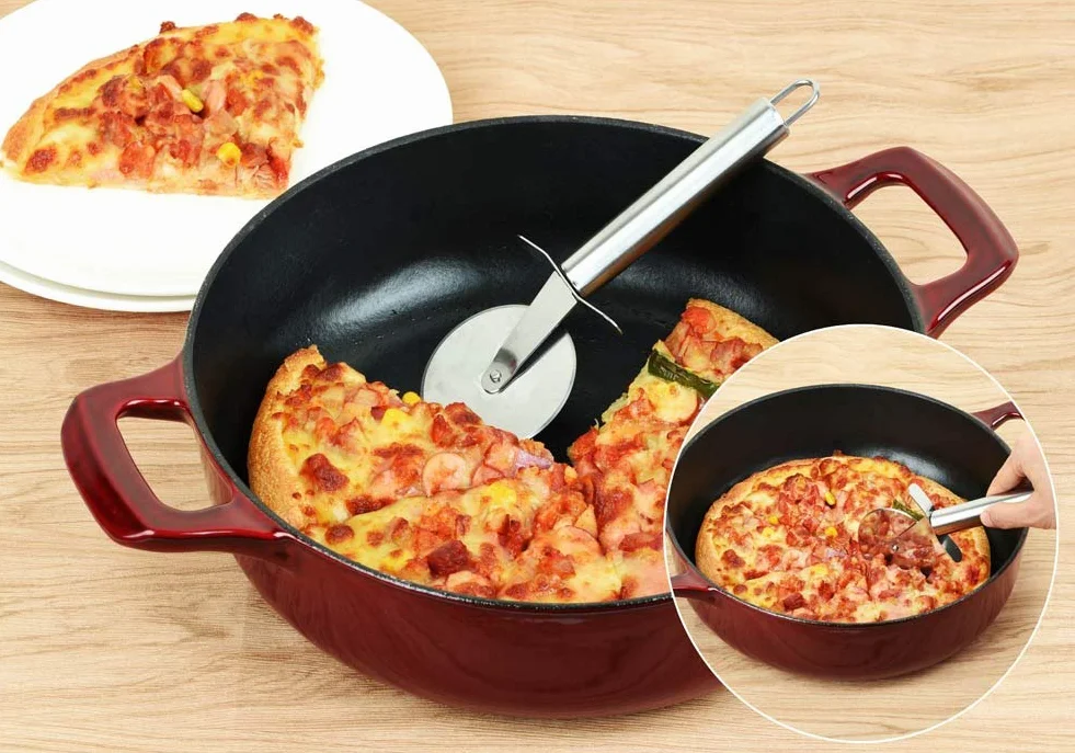 La Cuisine Żeliwna patelnia 28 cm 3,5 l emaliowana żurawinowa pozłacany uchwyt pokrywka ze stali nierdzewnej do piekarnika