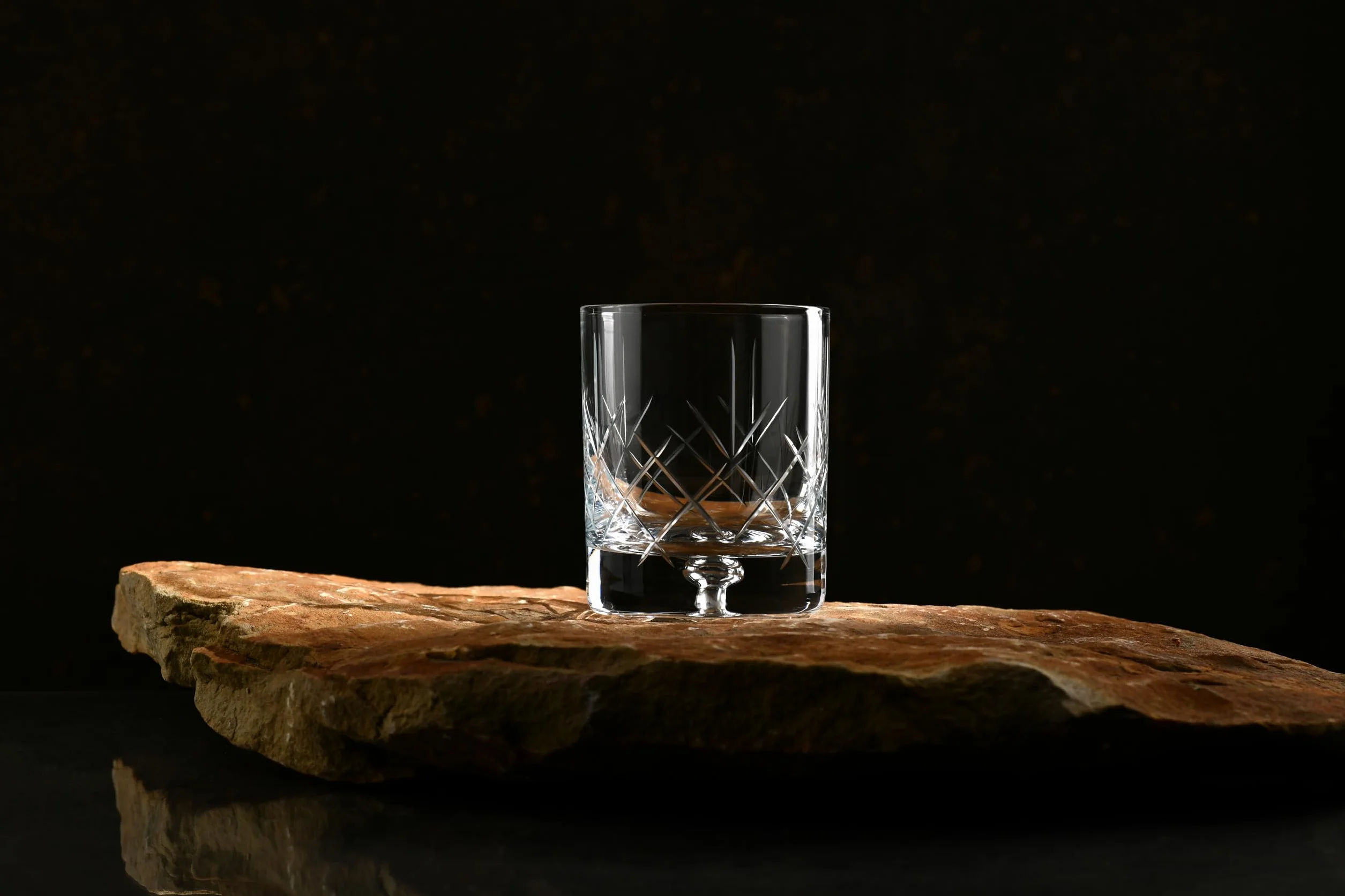 KROSNO Szklanki do Whisky 250 ml, 4 Sztuki Saga, Kryształowe, Szlifowane, Ręczna Produkcja, Klasyczne Szklanki do Alkoholu