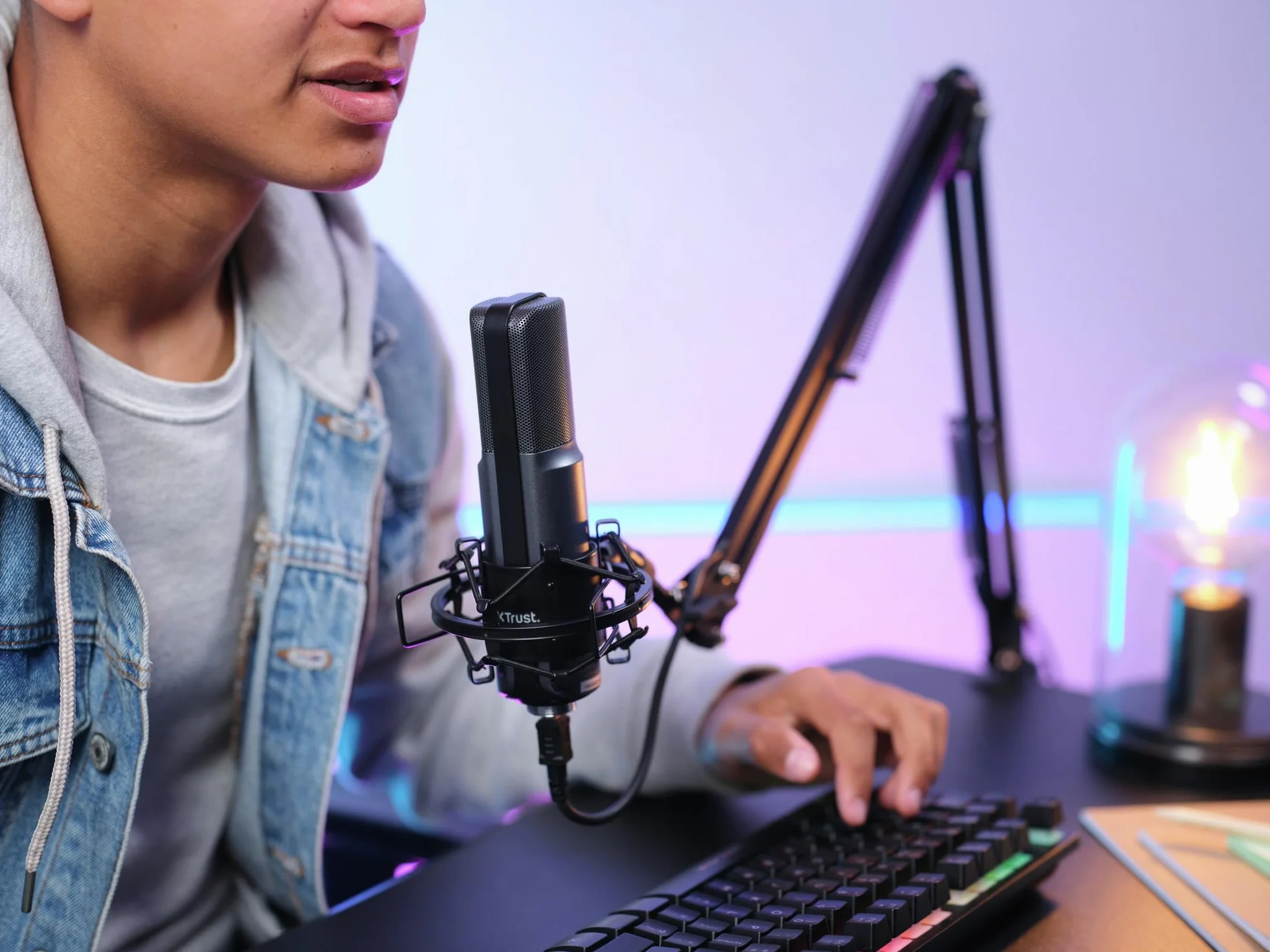 Trust Gaming GXT 253 Emita ramię mikrofonu, stojak na mikrofon, regulowane ramię stołowe, zintegrowany kabel 290 cm, stojak na mikrofon, elastyczny uchwyt, ramię mikrofonu do wszystkich powszechnie