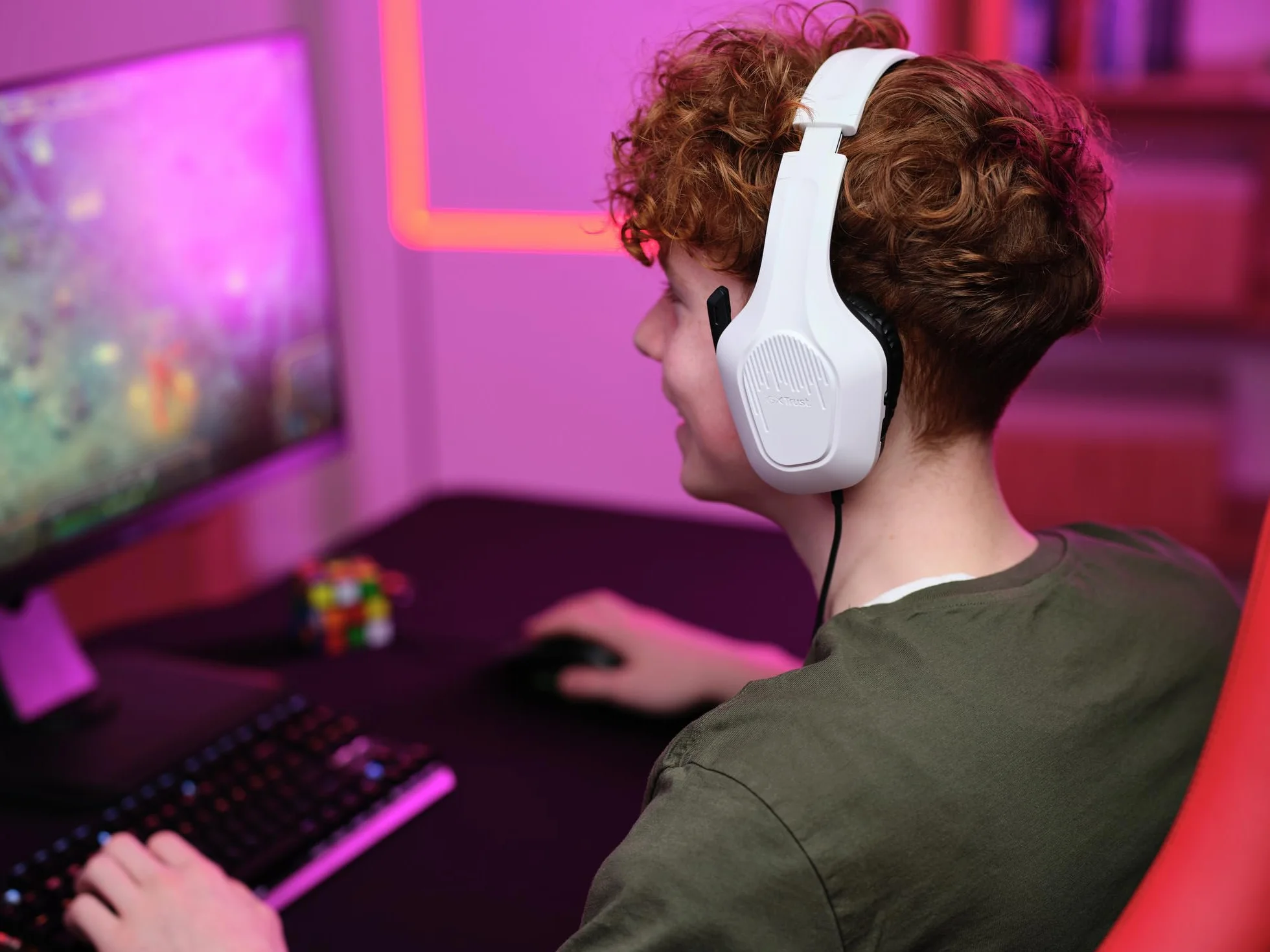 GXTrust 418W Rayne Lekkie Słuchawki Gamingowe PC Xbox PS4 PS5 Switch Smartfon 3.5 mm, Kabel 200cm, Przetworniki 50mm, Odchylany Mikrofon, Przewodowy Zestaw Słuchawkowy Wokółuszny, Biały