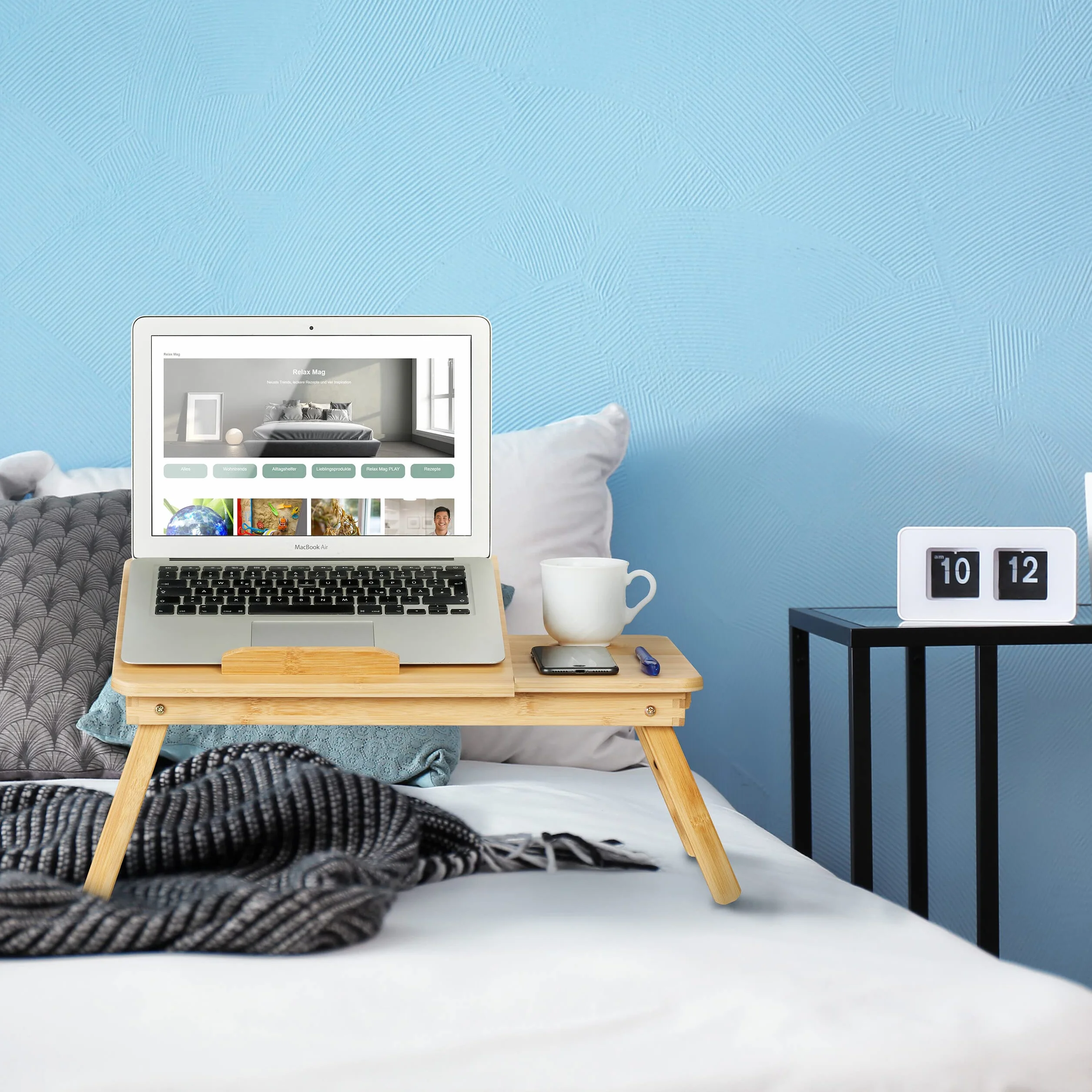 Relaxdays Stolik pod laptopa na kanapę, bambus, składany, z regulacją wysokości, pochylany blat stołu, szuflady, stolik do łóżka, naturalny
